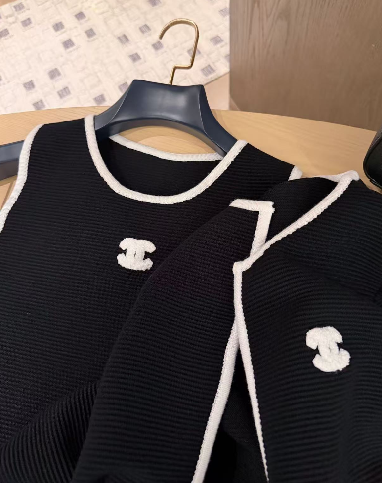 26New Black Knitted Cardigan + Tank Top Set