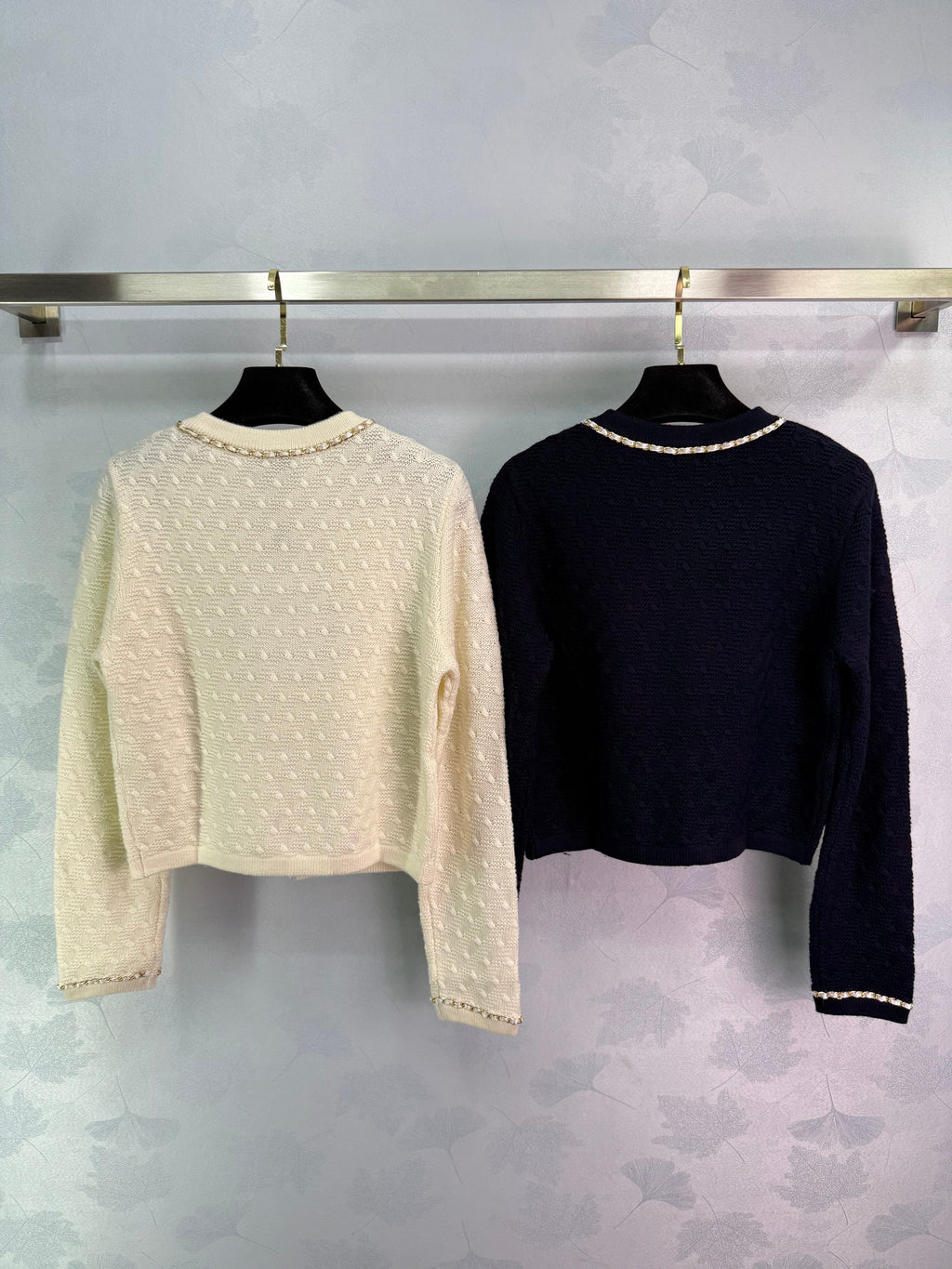 Chain-decorated round-neck cardigan