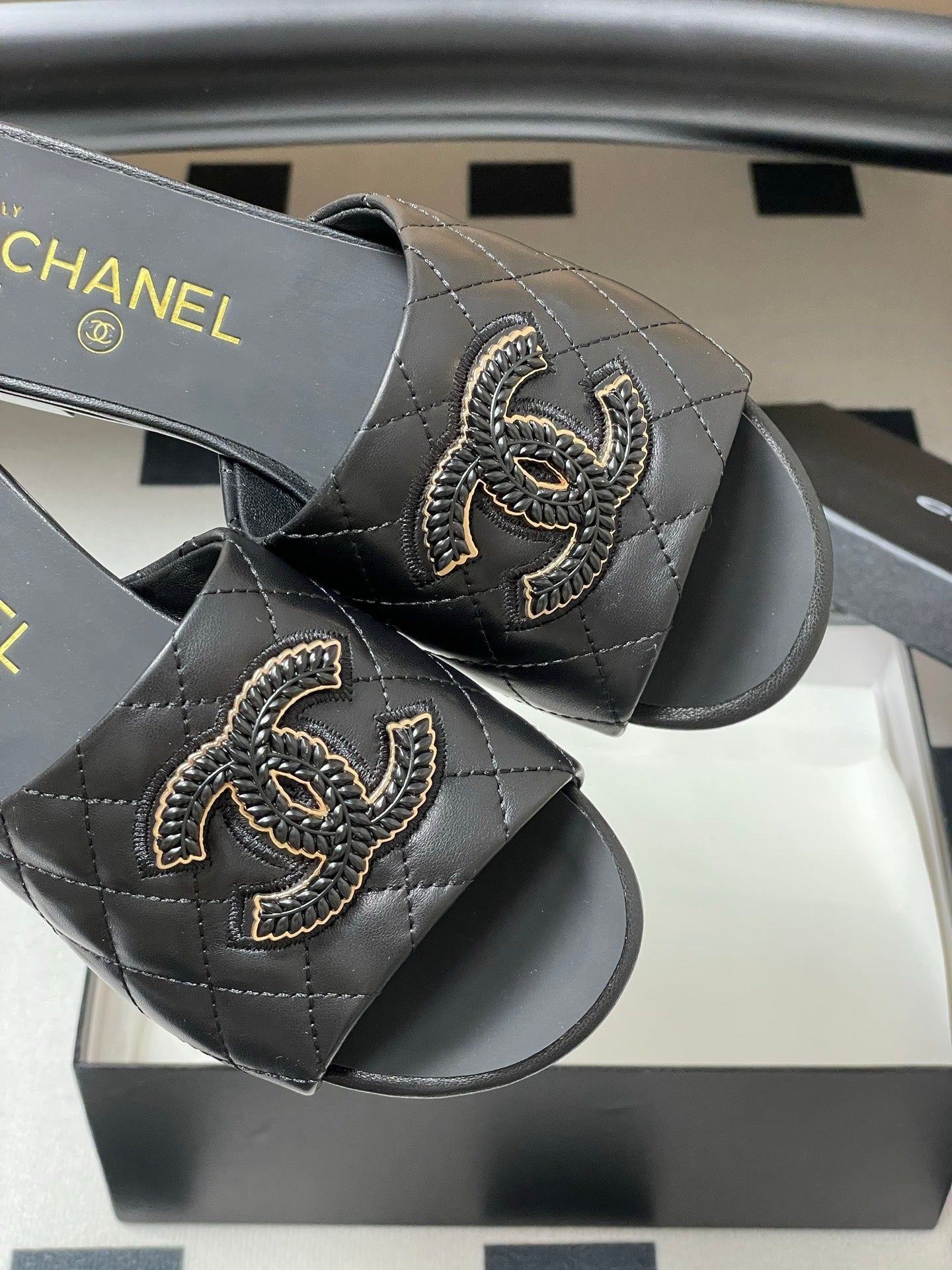 Diamond-patterned flip-flops