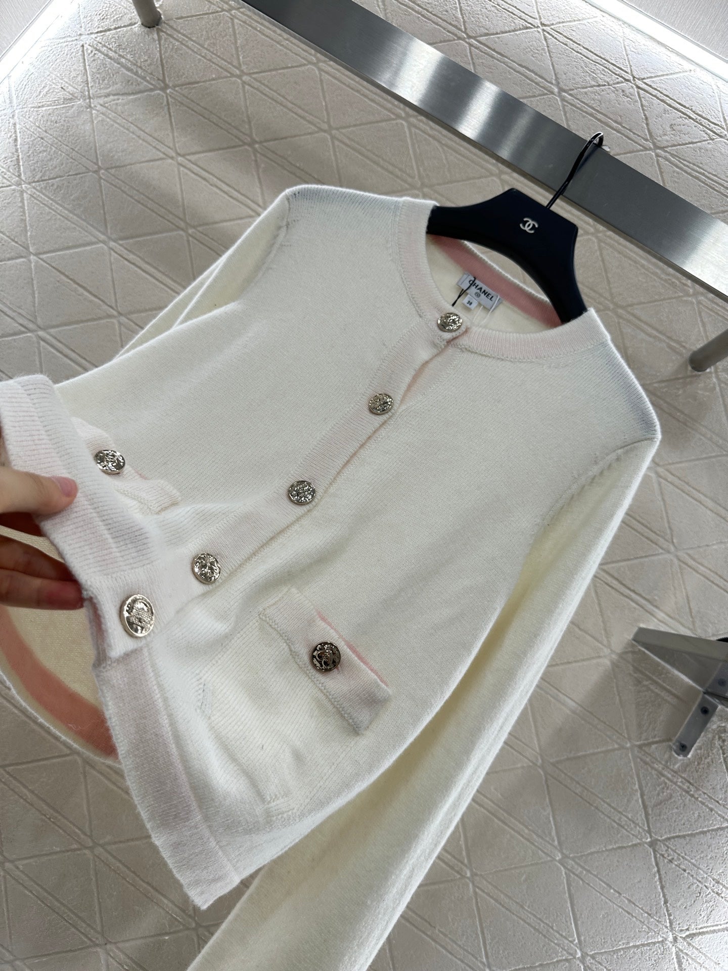 Contrast-color knit cardigan