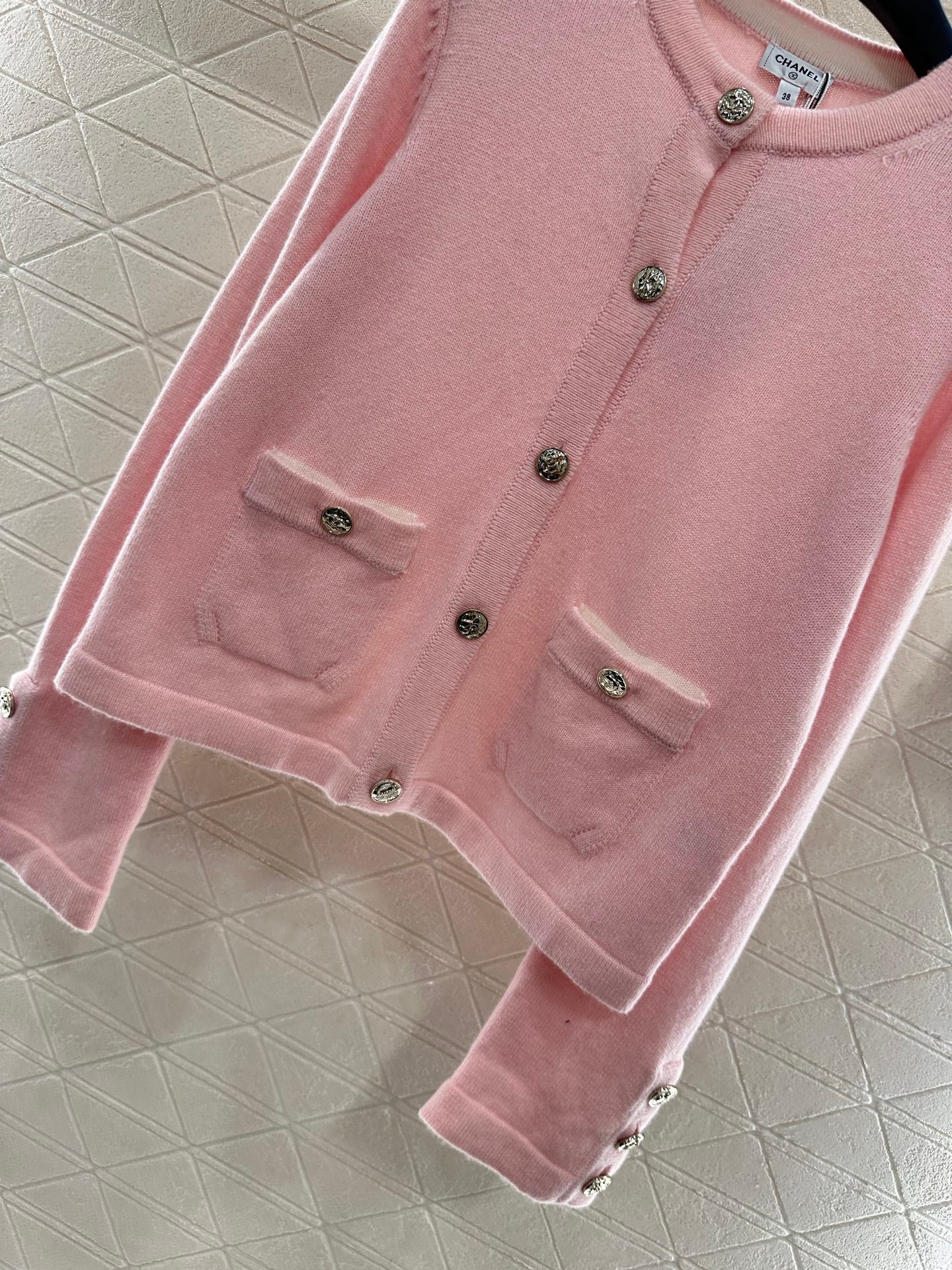 Contrast-color knit cardigan