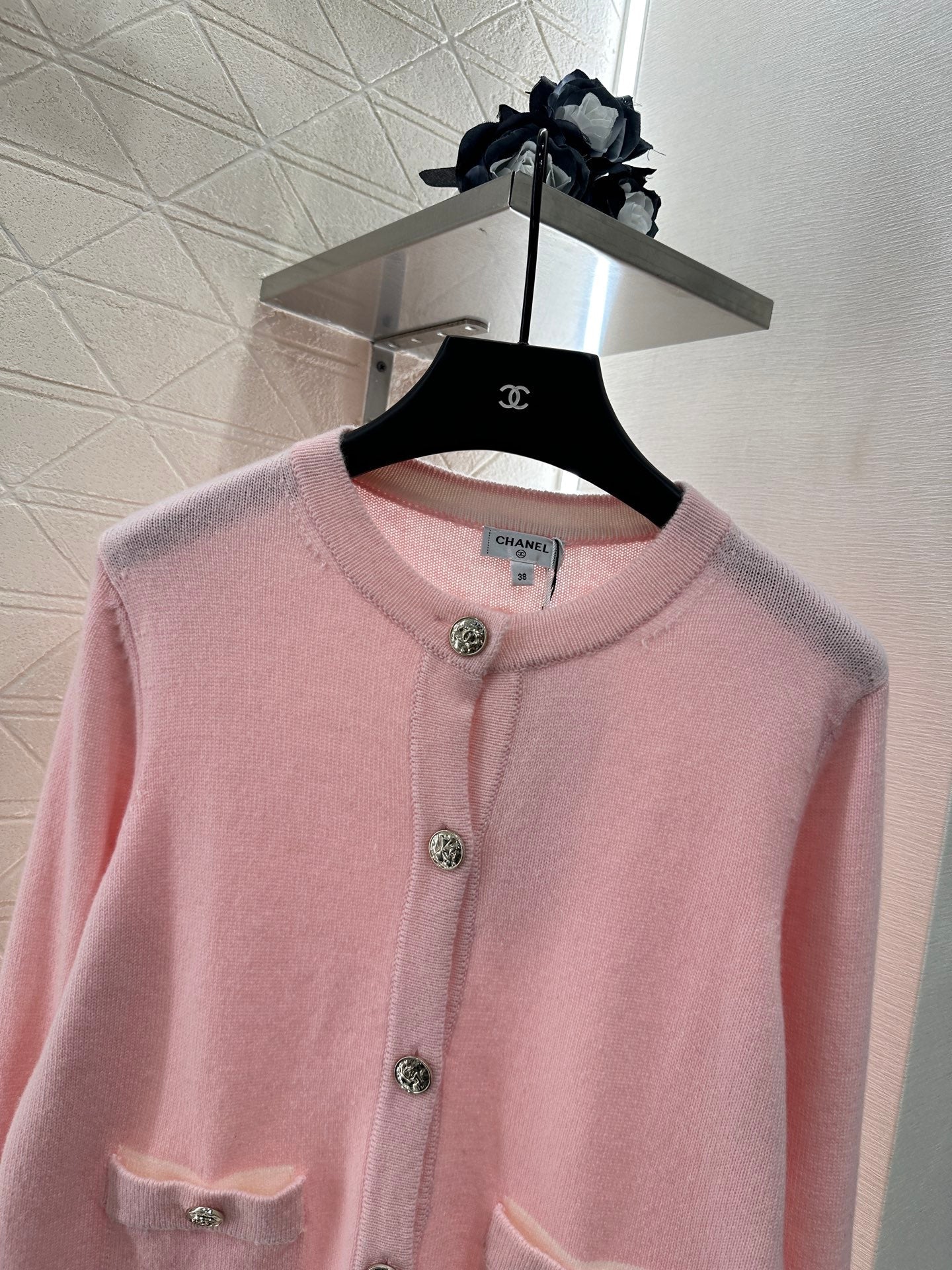 Contrast-color knit cardigan