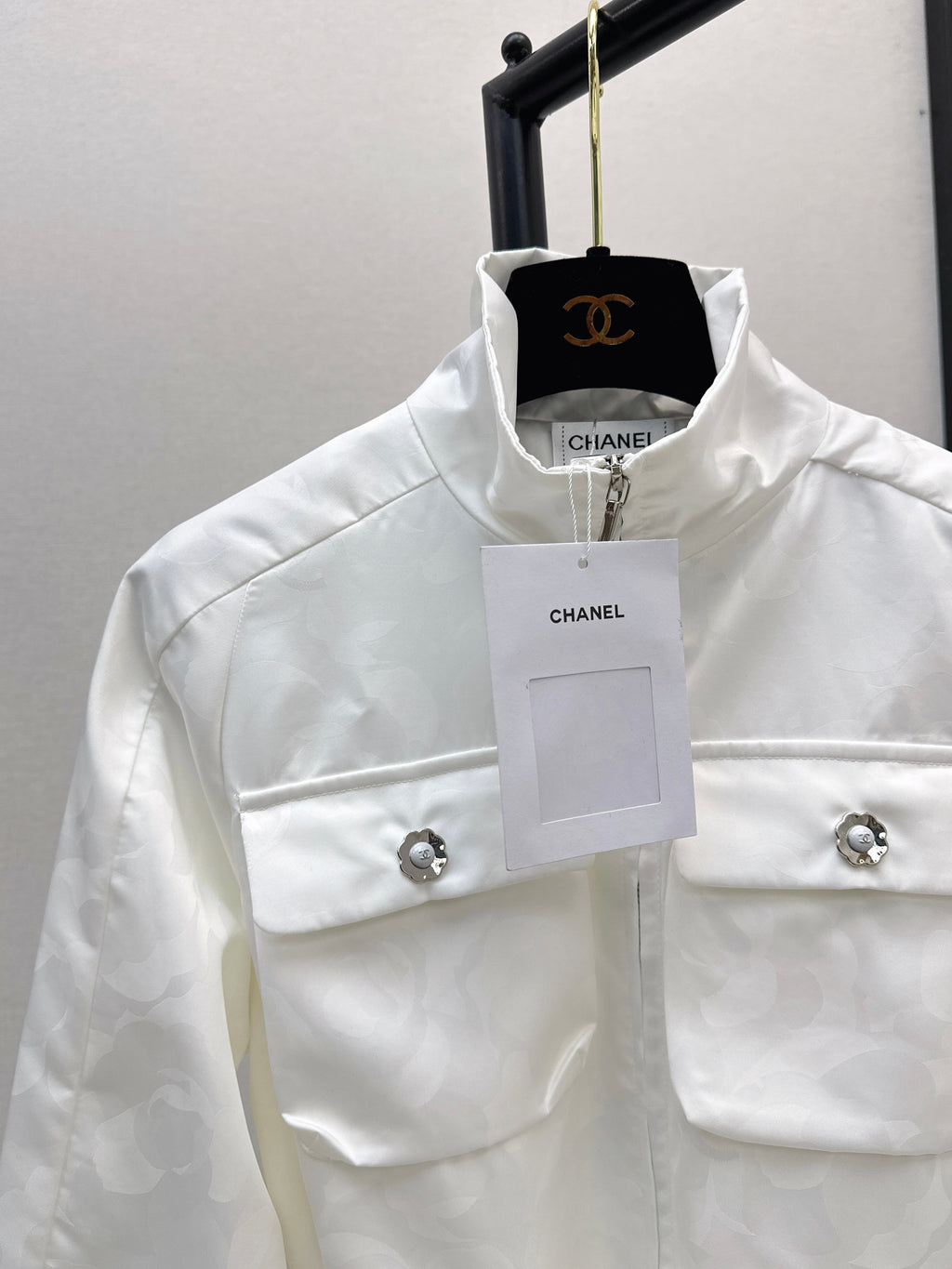 Stand-up collar, waist-cinching jacket