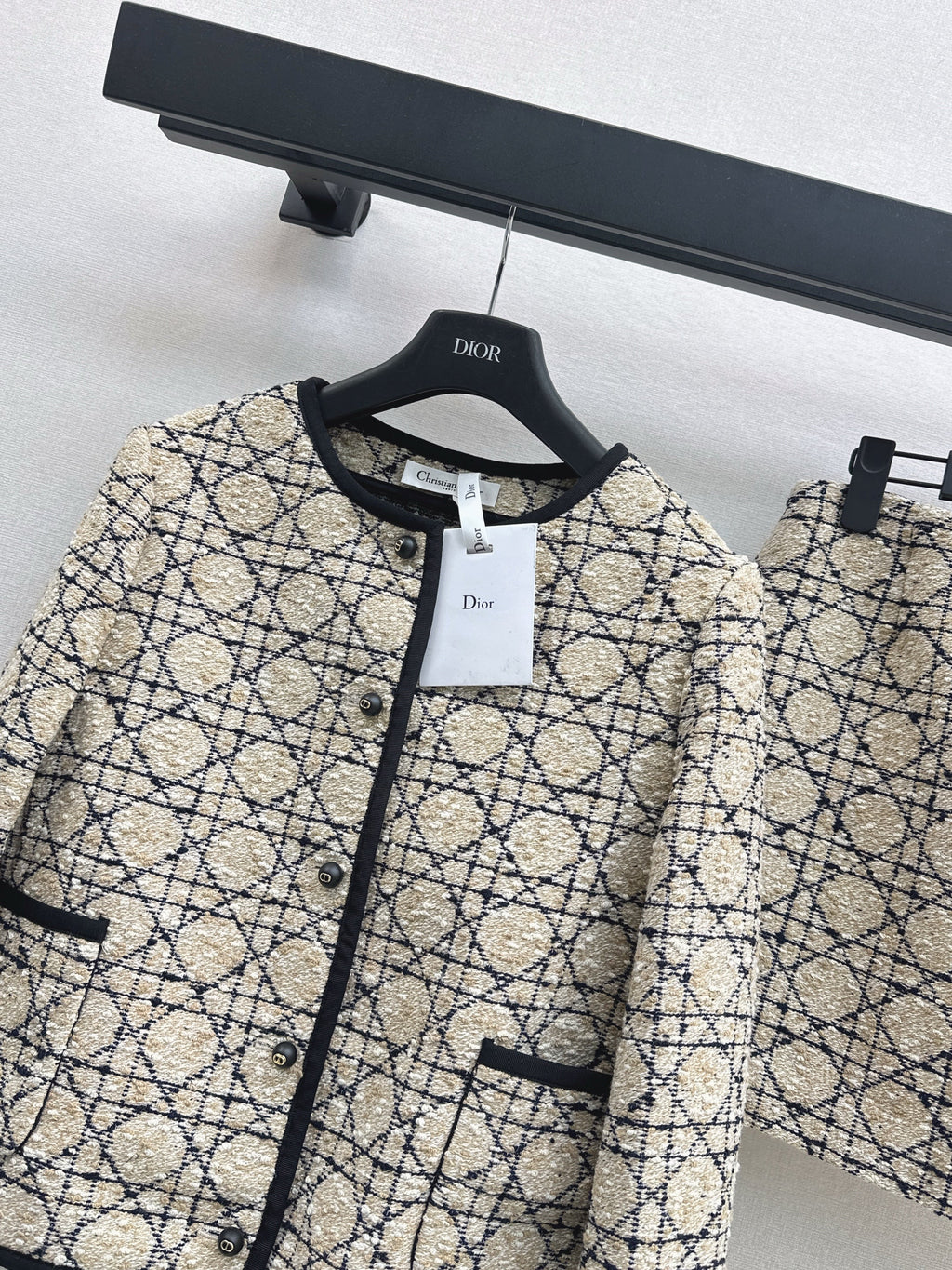 Cannage Suit