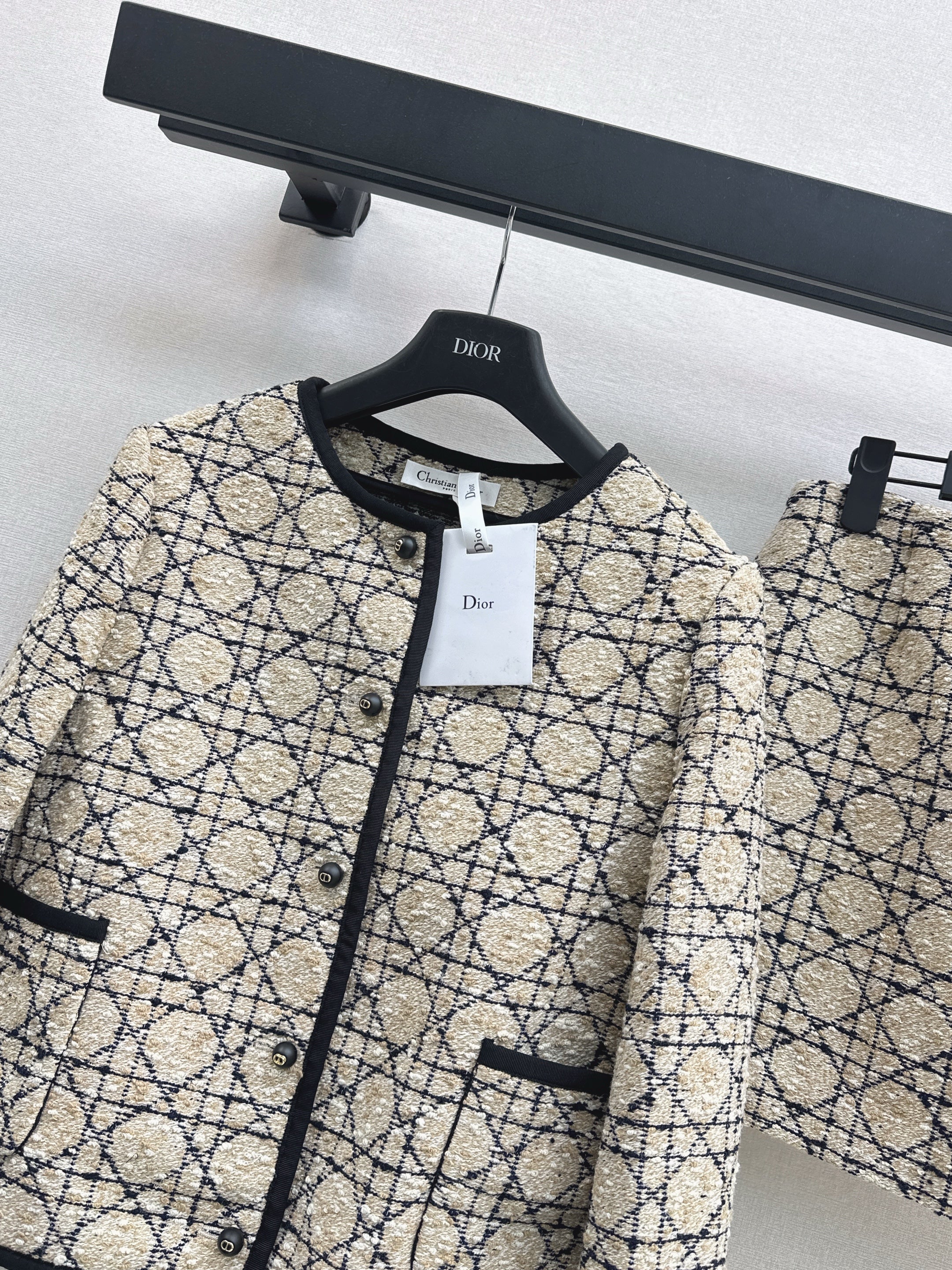 Cannage Suit