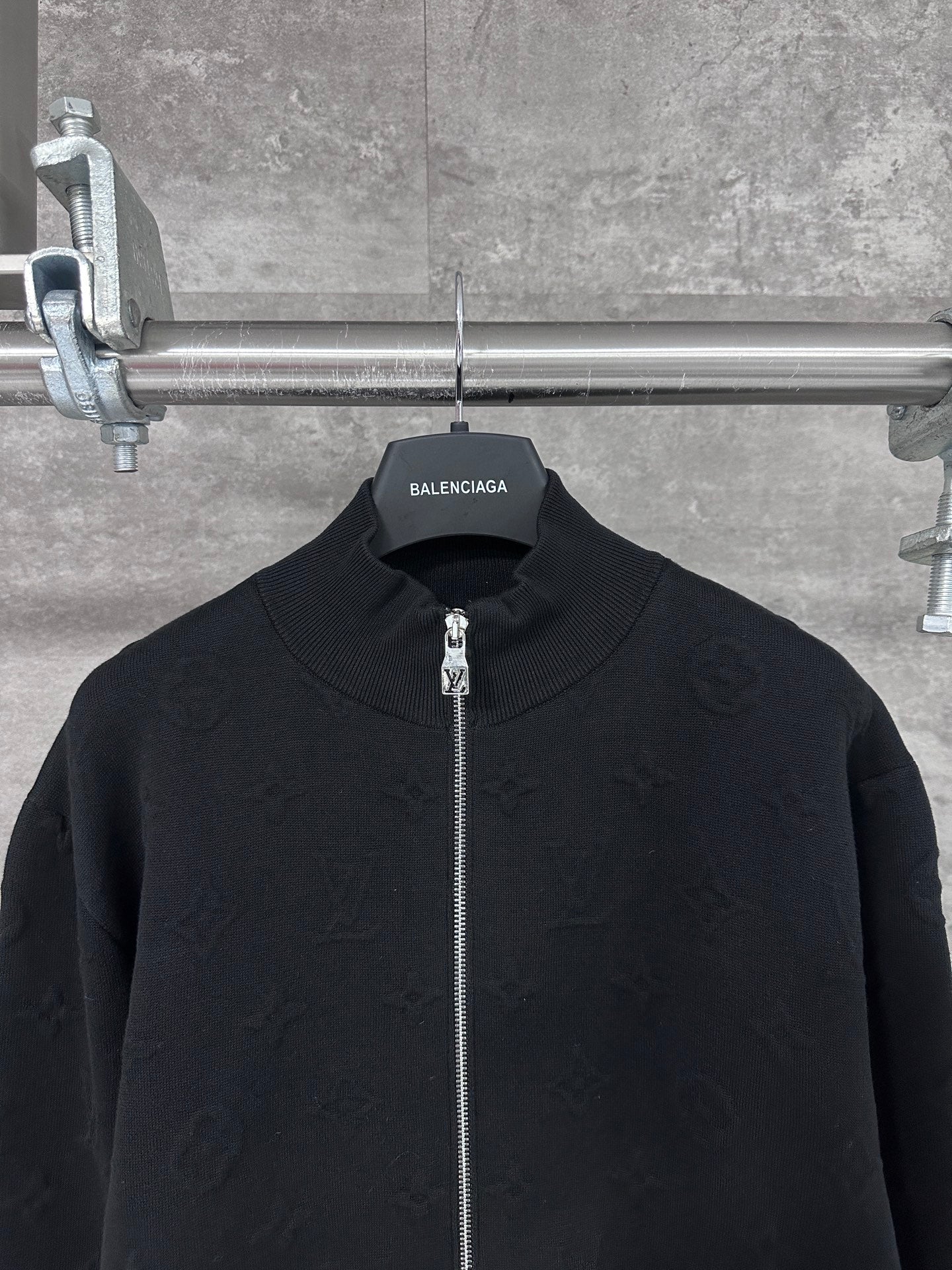 Embossed, stand-collar knitted jacket