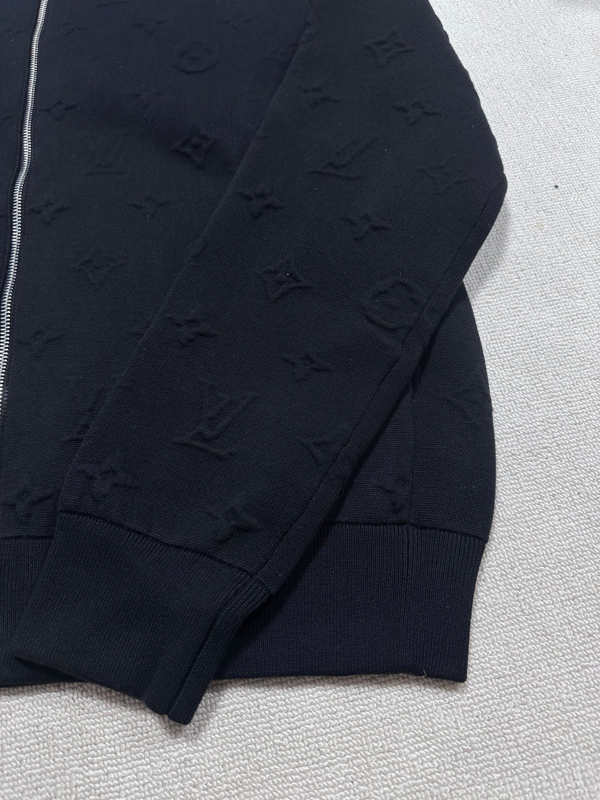 Embossed, stand-collar knitted jacket