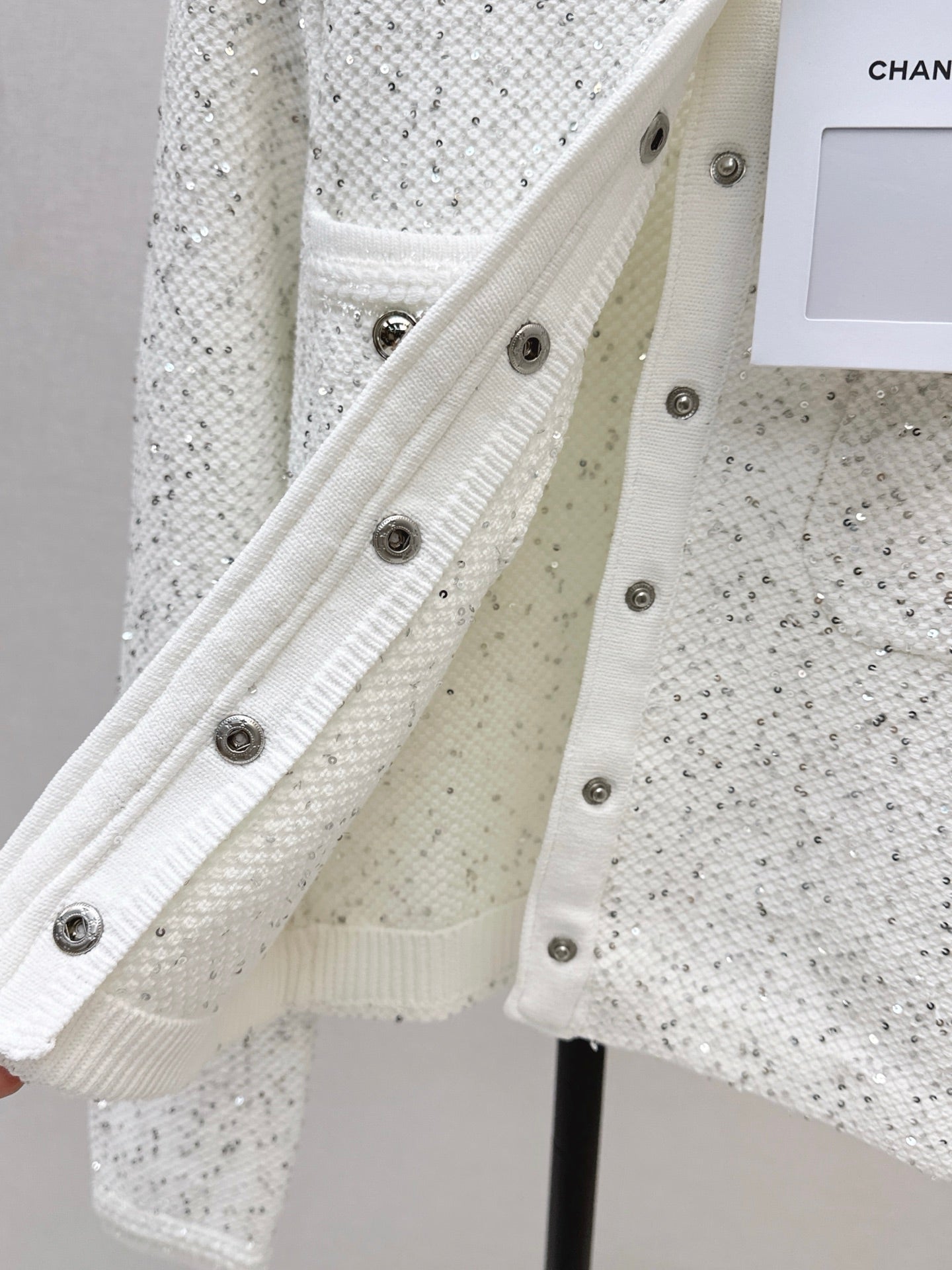 Exquisite sequined short cardigan