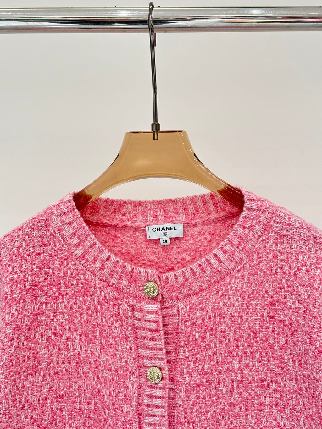 cardigan with small pockets at the hem