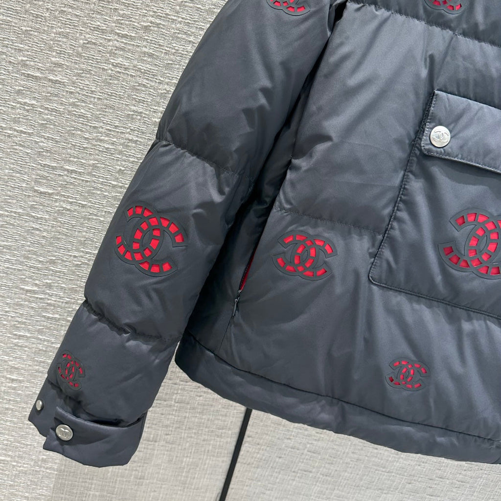 Hollowed-out, seam-sealed short down jacket