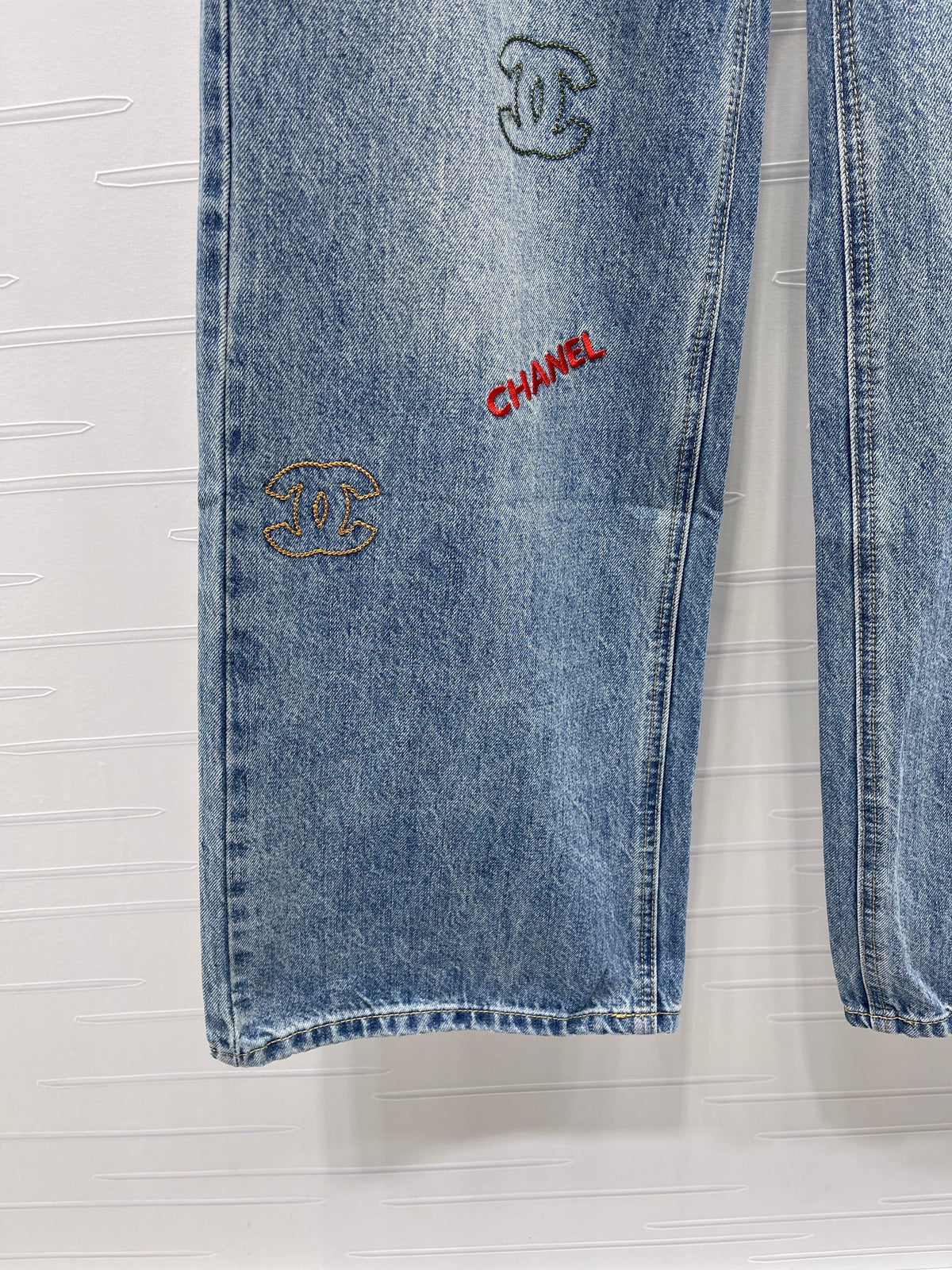 Embroidered Pattern Wide-Leg Denim Pants