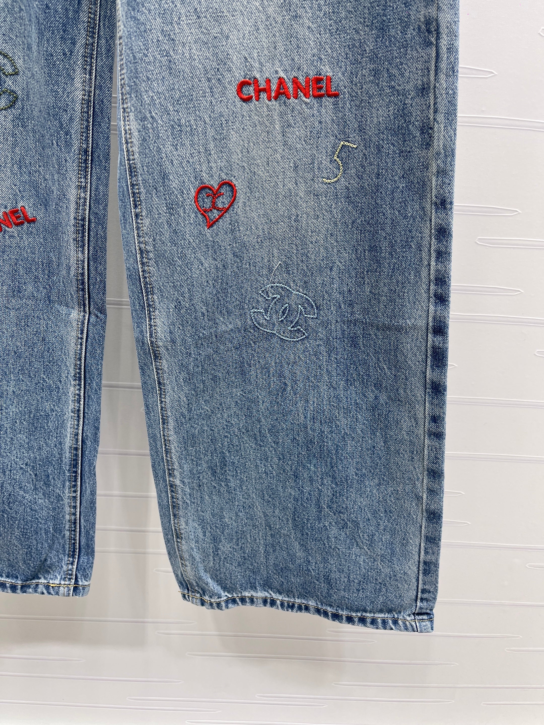 Embroidered Pattern Wide-Leg Denim Pants