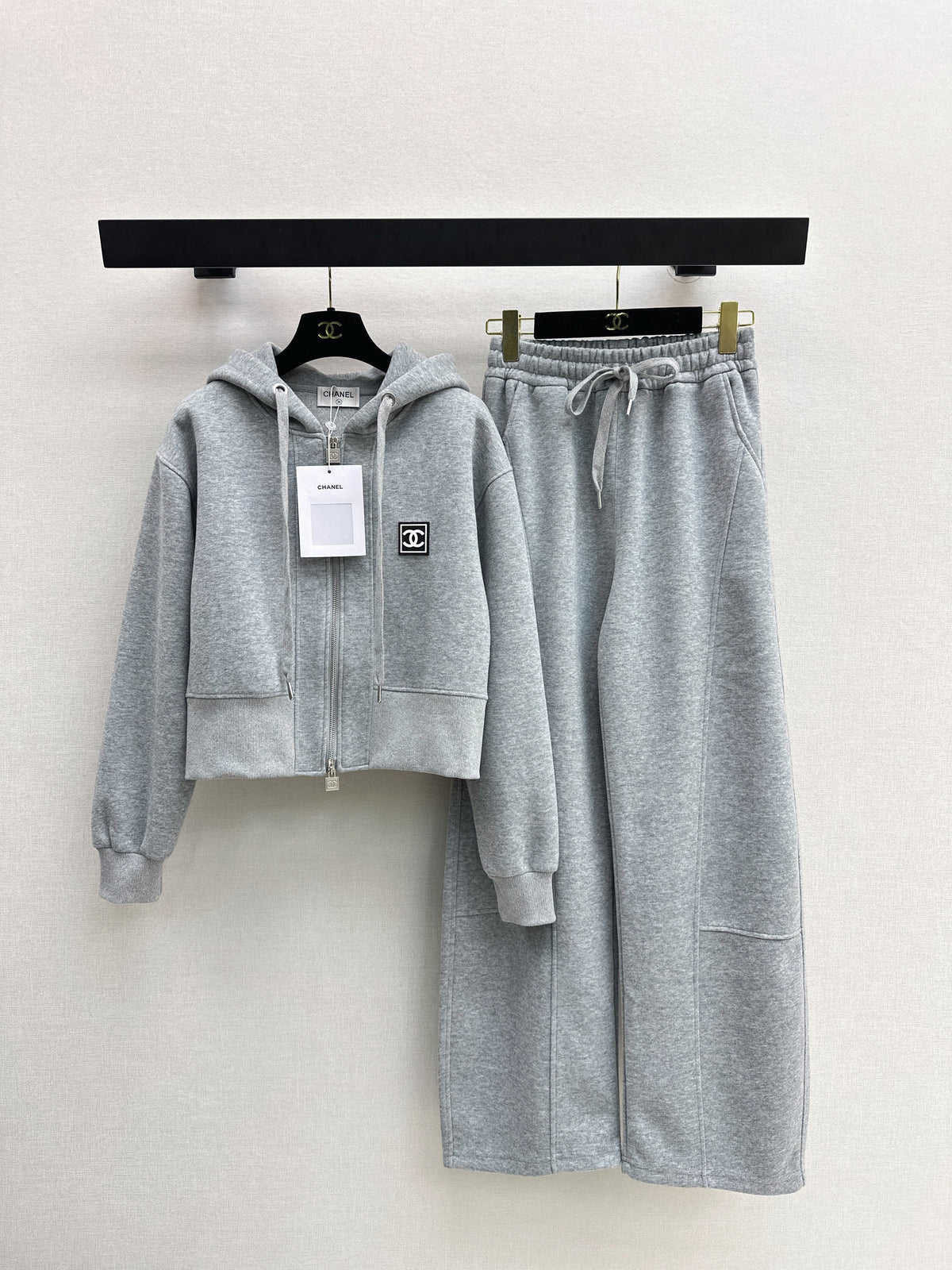 Badge-decorated casual set