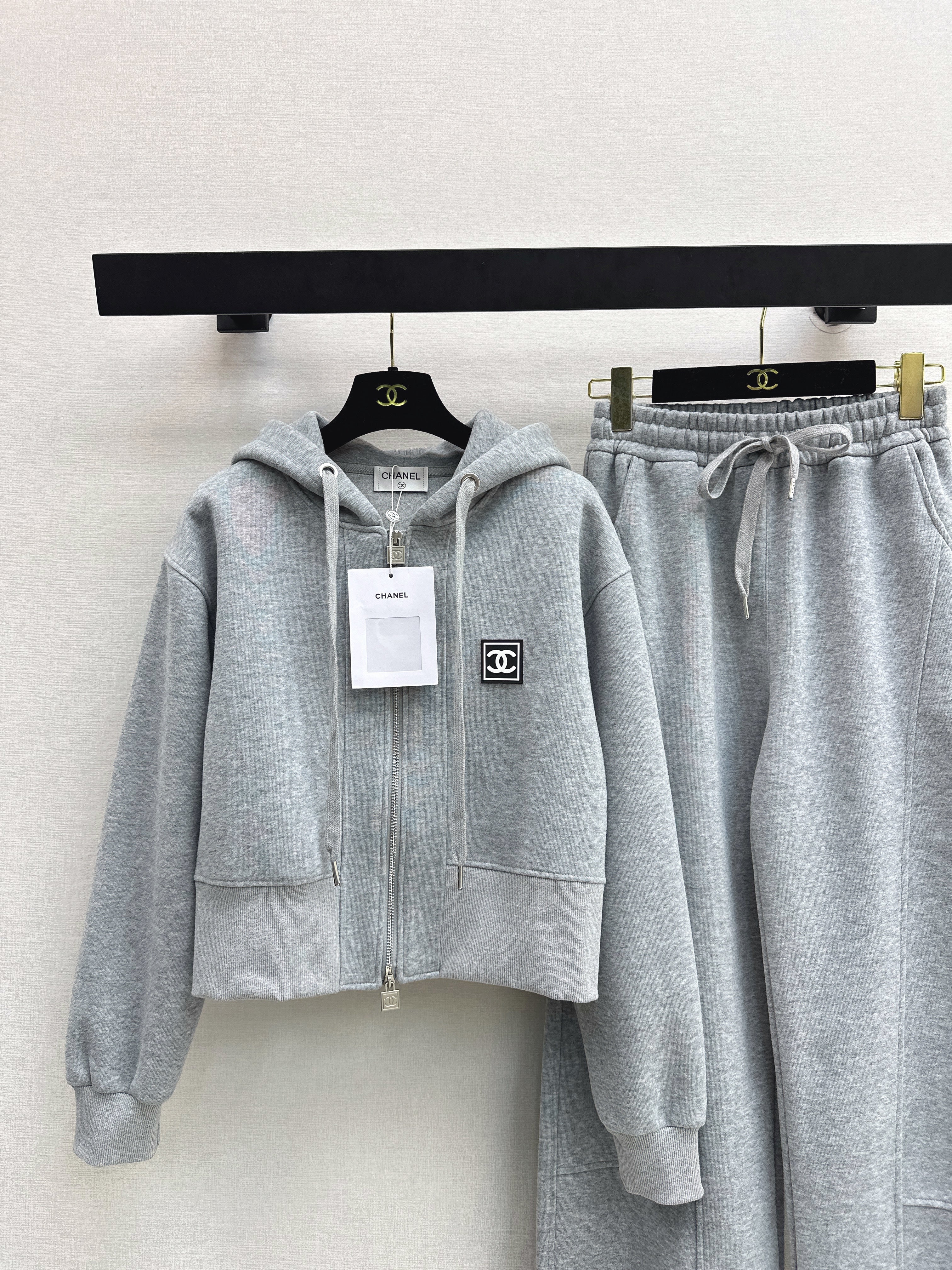 Badge-decorated casual set