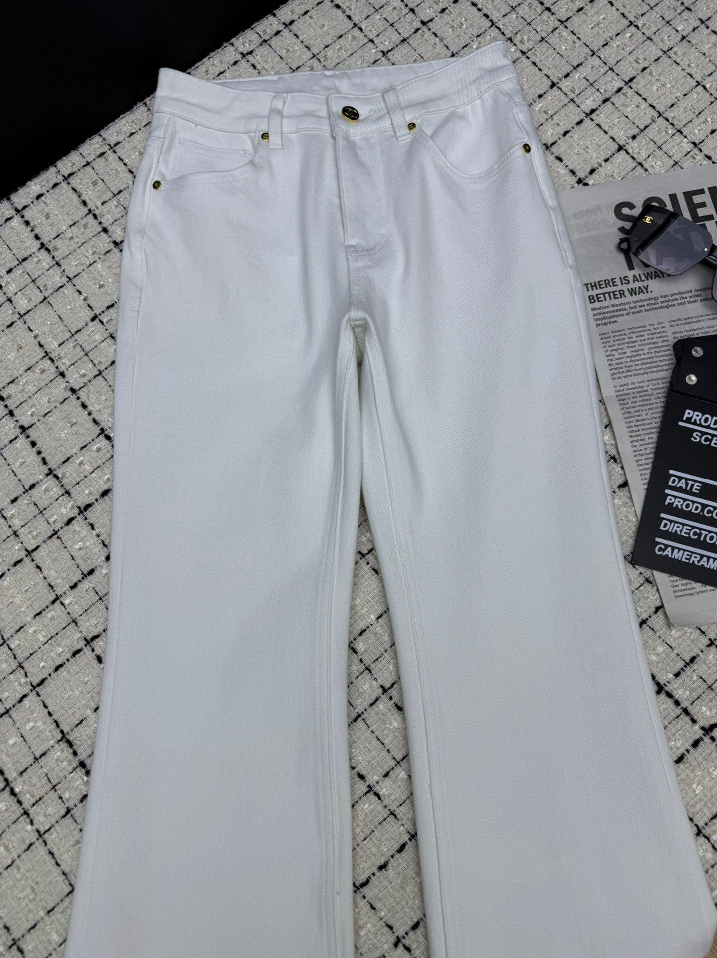 Embroidered Back Pocket Flared Jeans