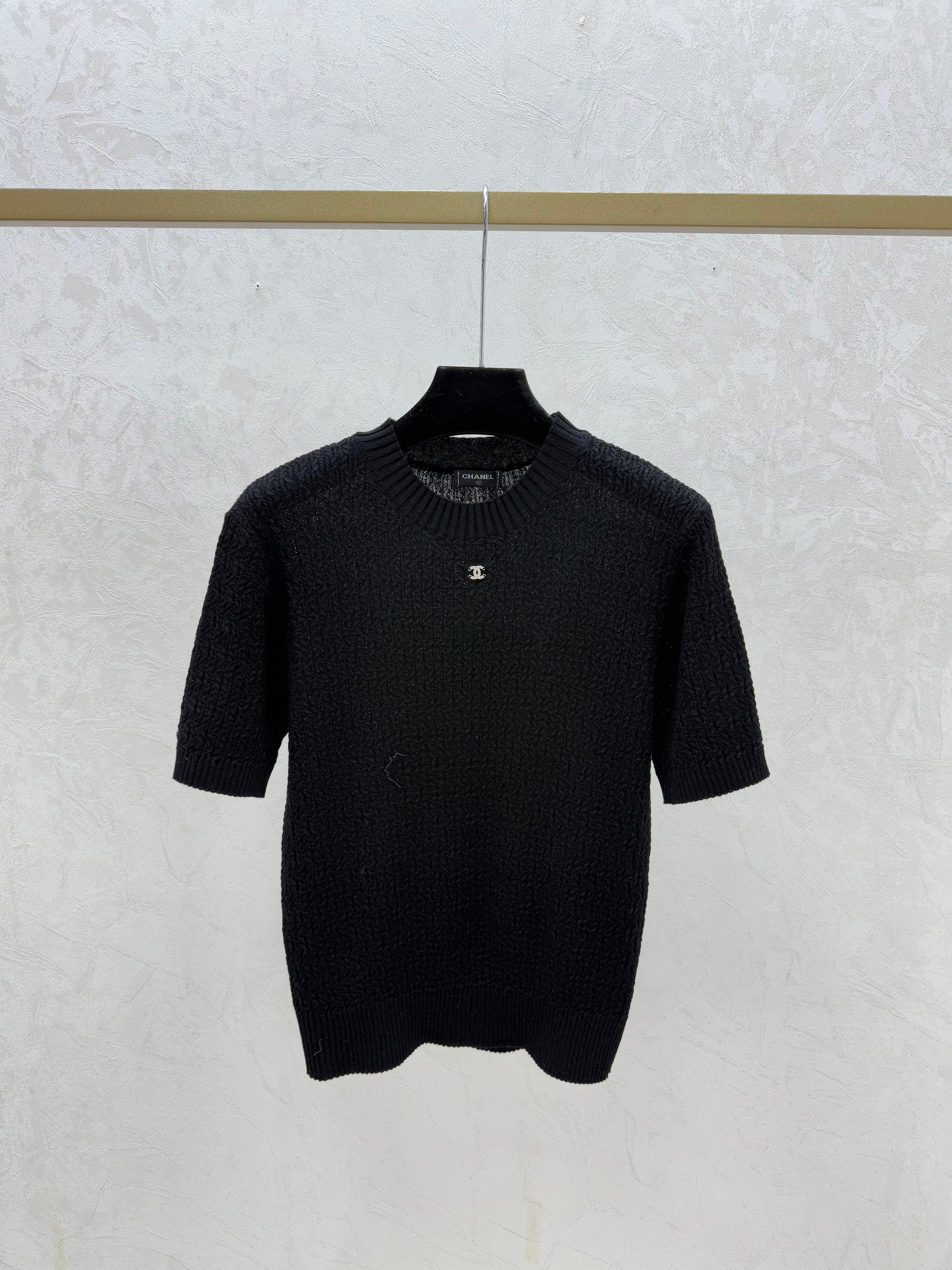 simple round neck knit short-sleeved top