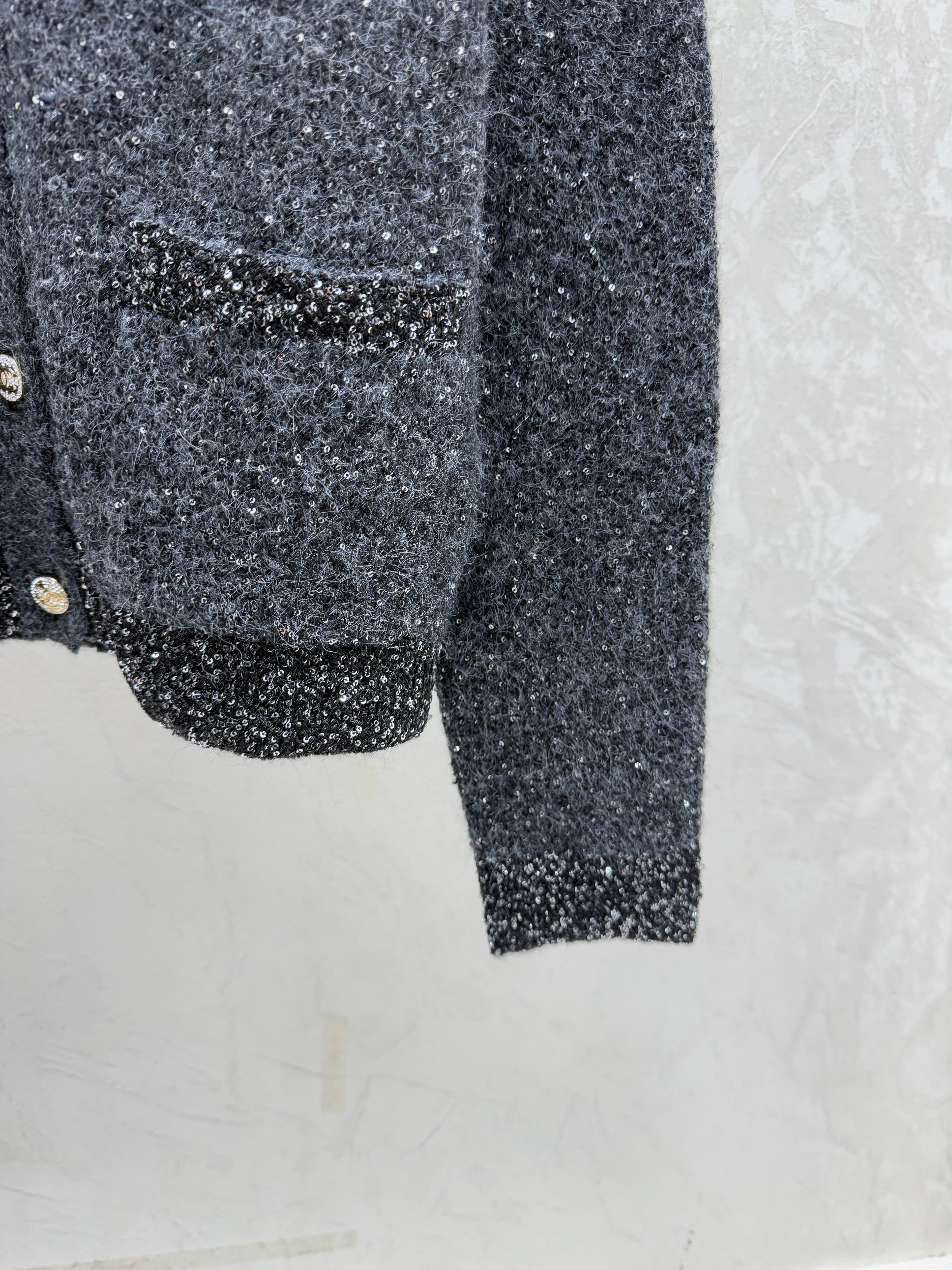 Solid color sequined V-neck knit long-sleeved cardigan