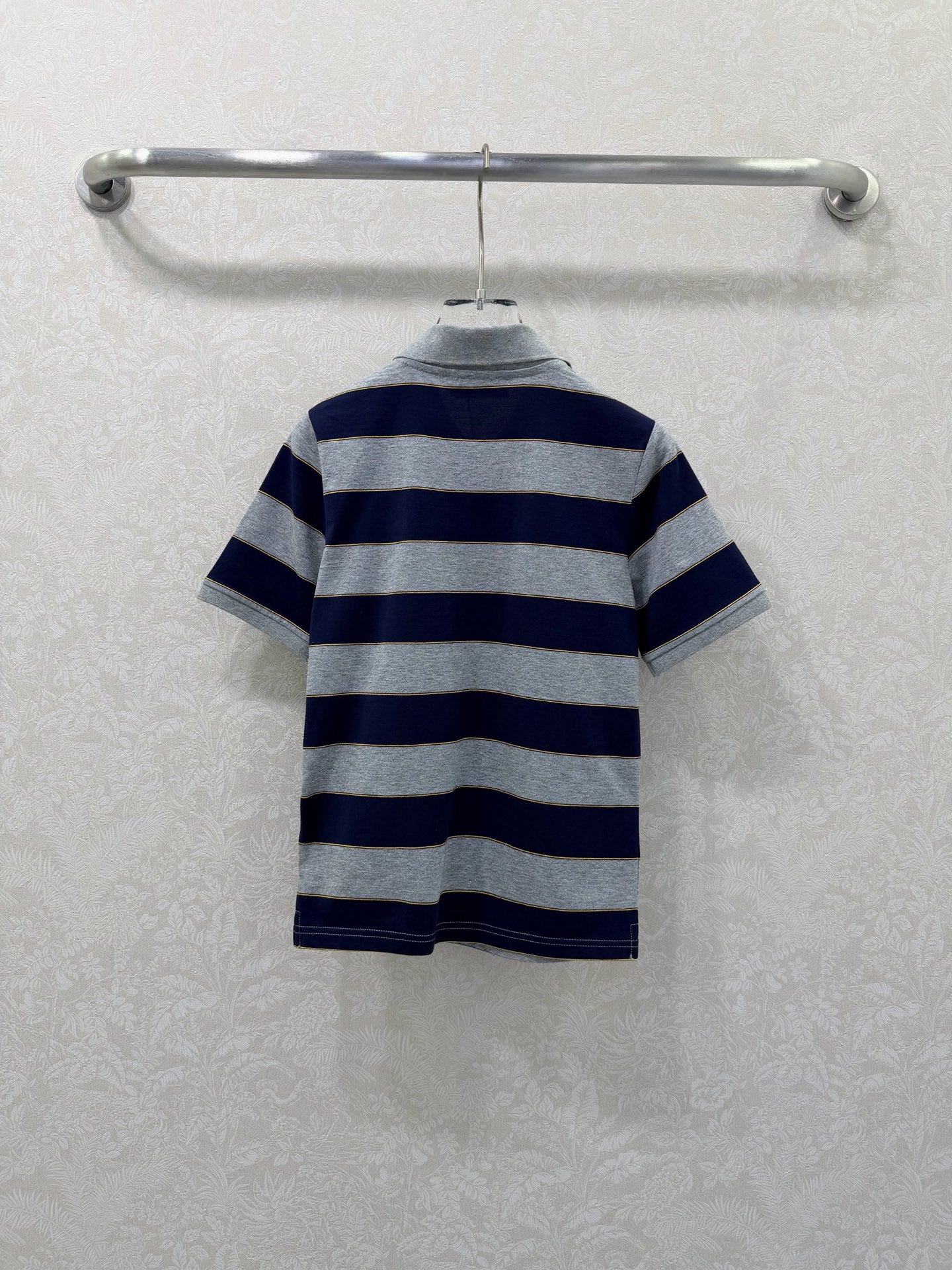 Striped collared short-sleeved polo shirt