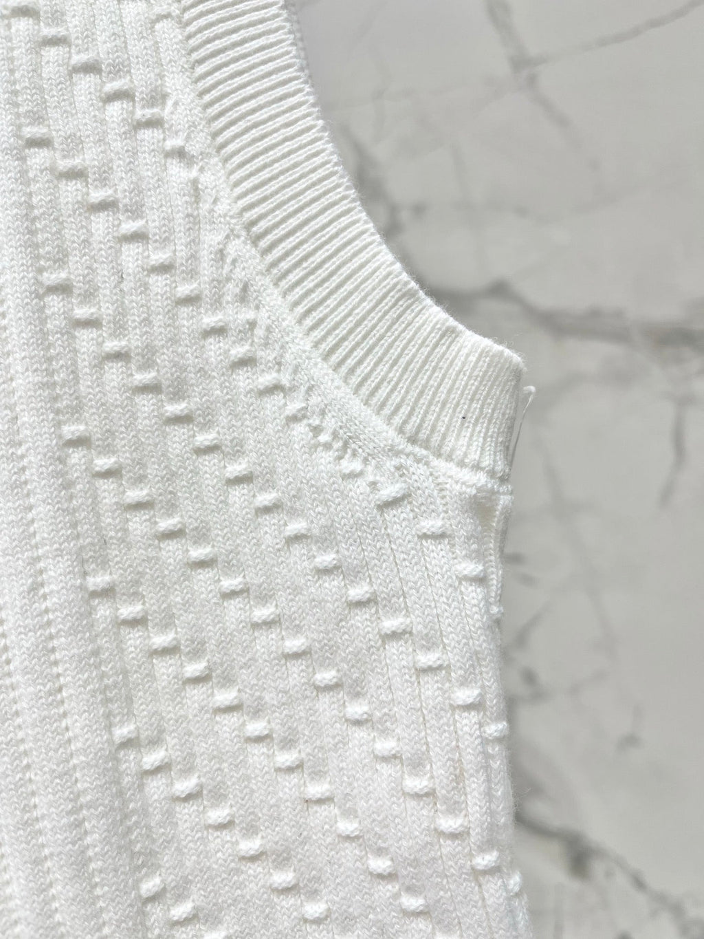 Stretch Fit Diamond Pattern Knit Vest