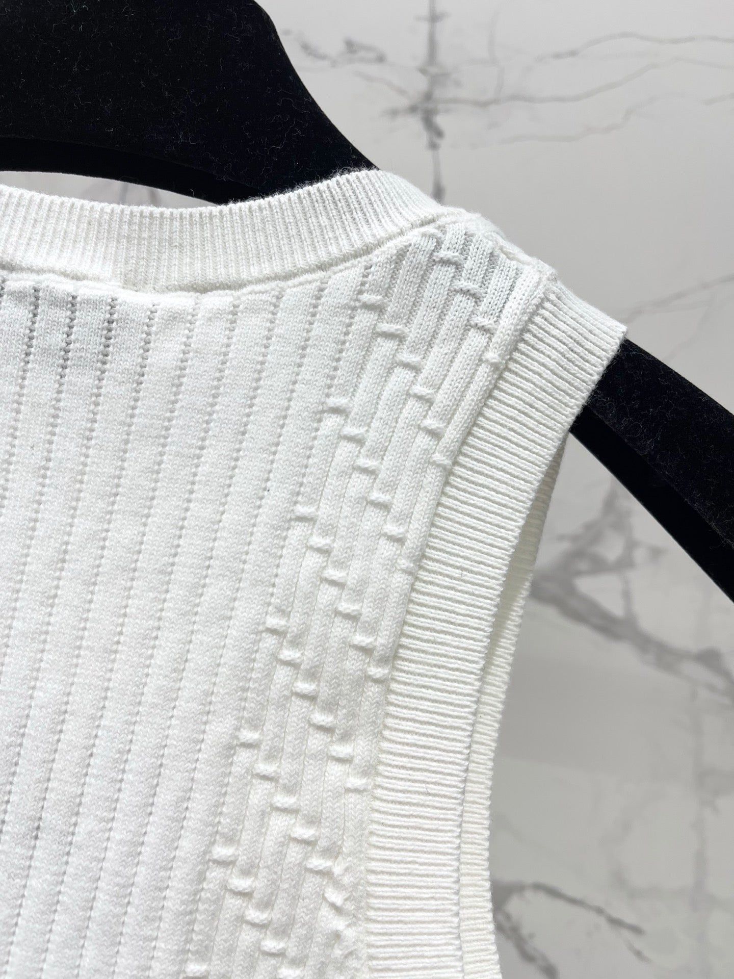 Stretch Fit Diamond Pattern Knit Vest