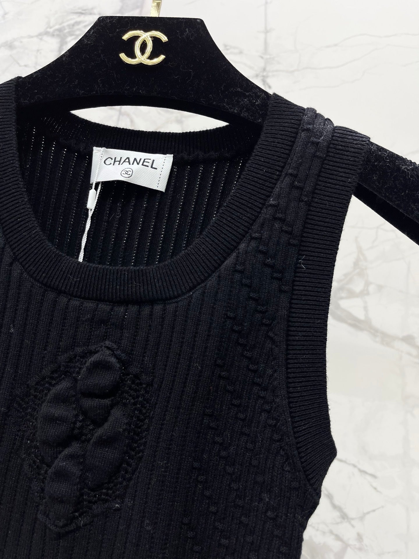Stretch Fit Diamond Pattern Knit Vest