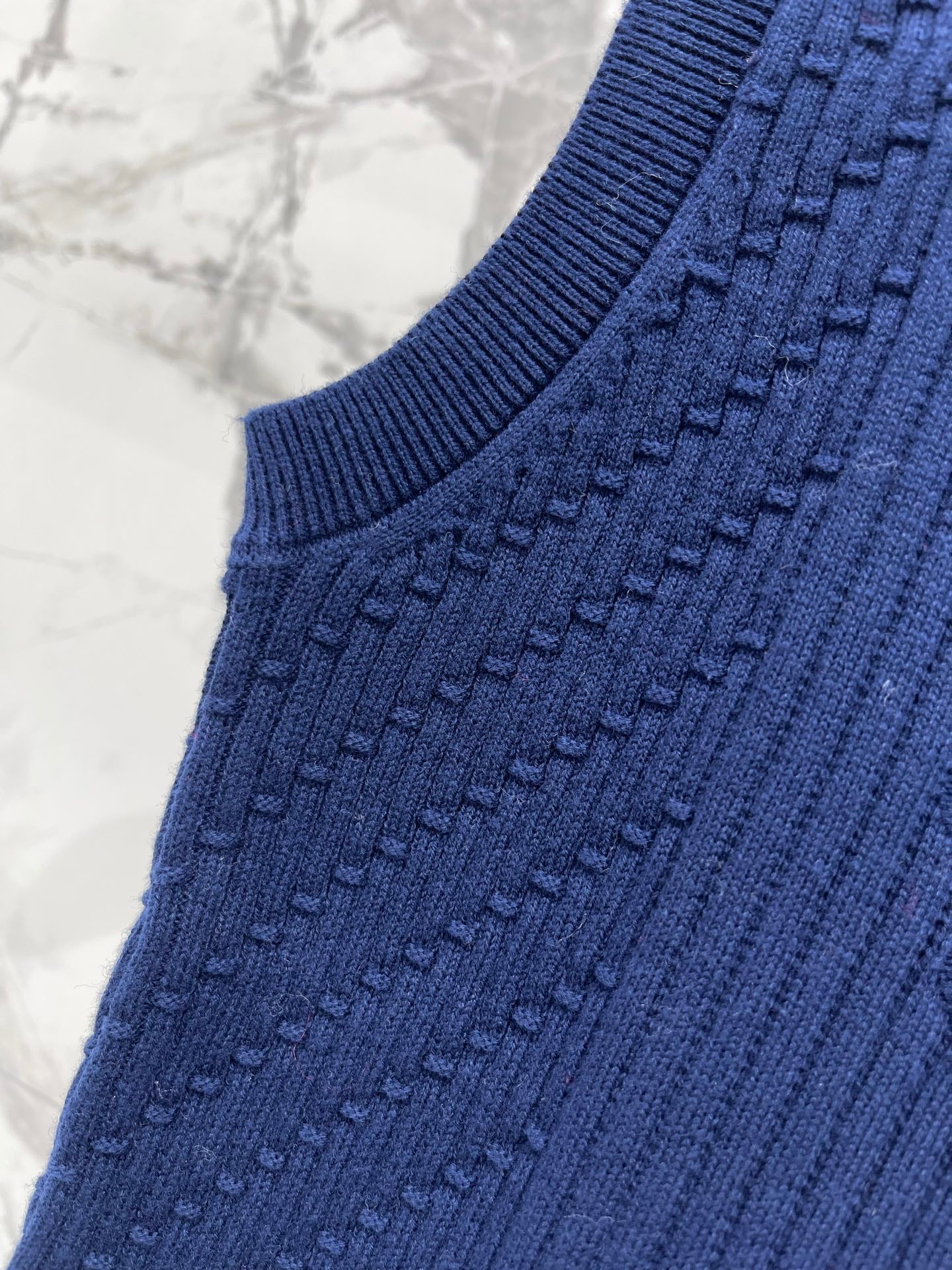 Stretch Fit Diamond Pattern Knit Vest