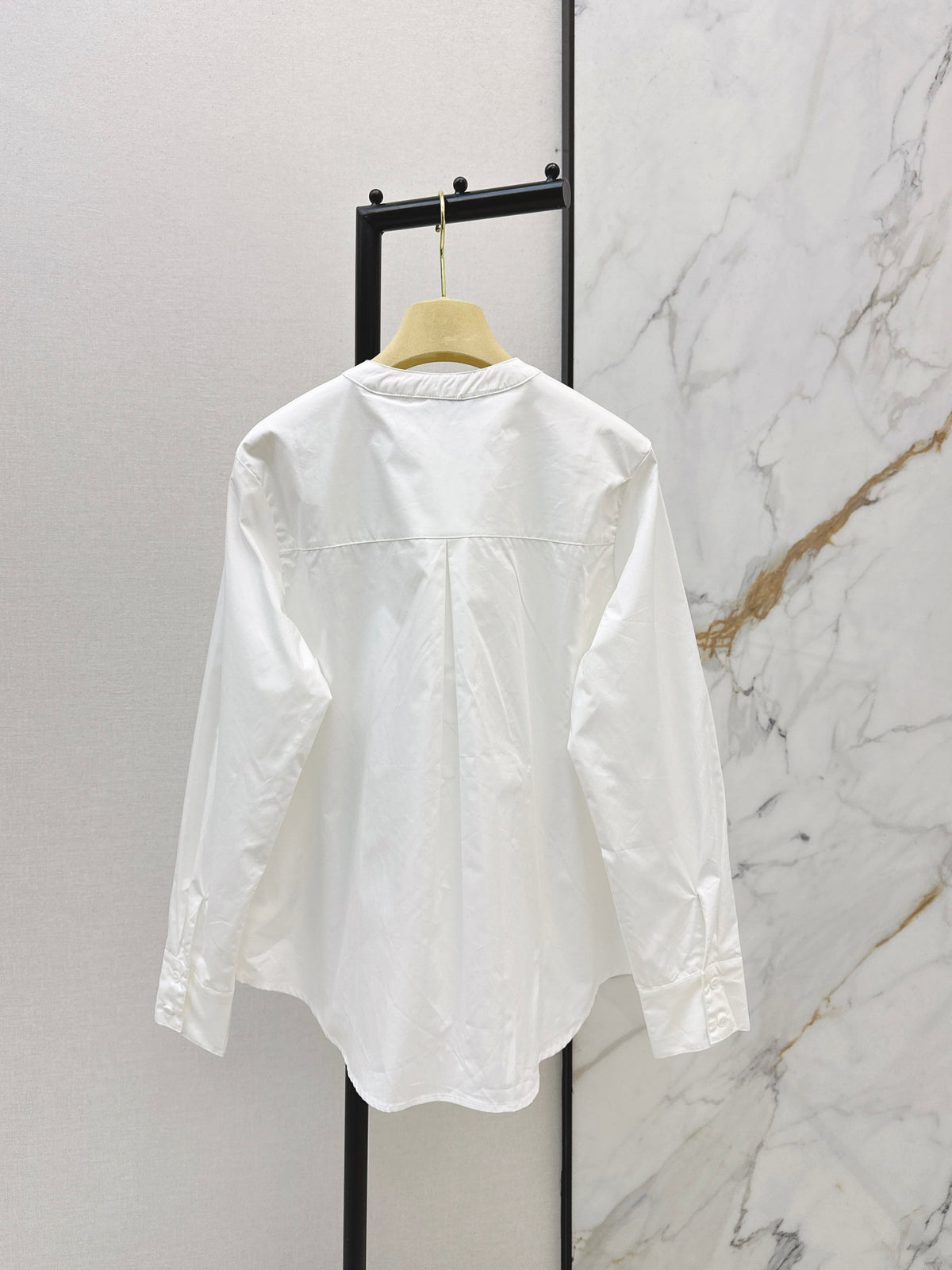 Round neck, ruffled trim, long-sleeved shirt