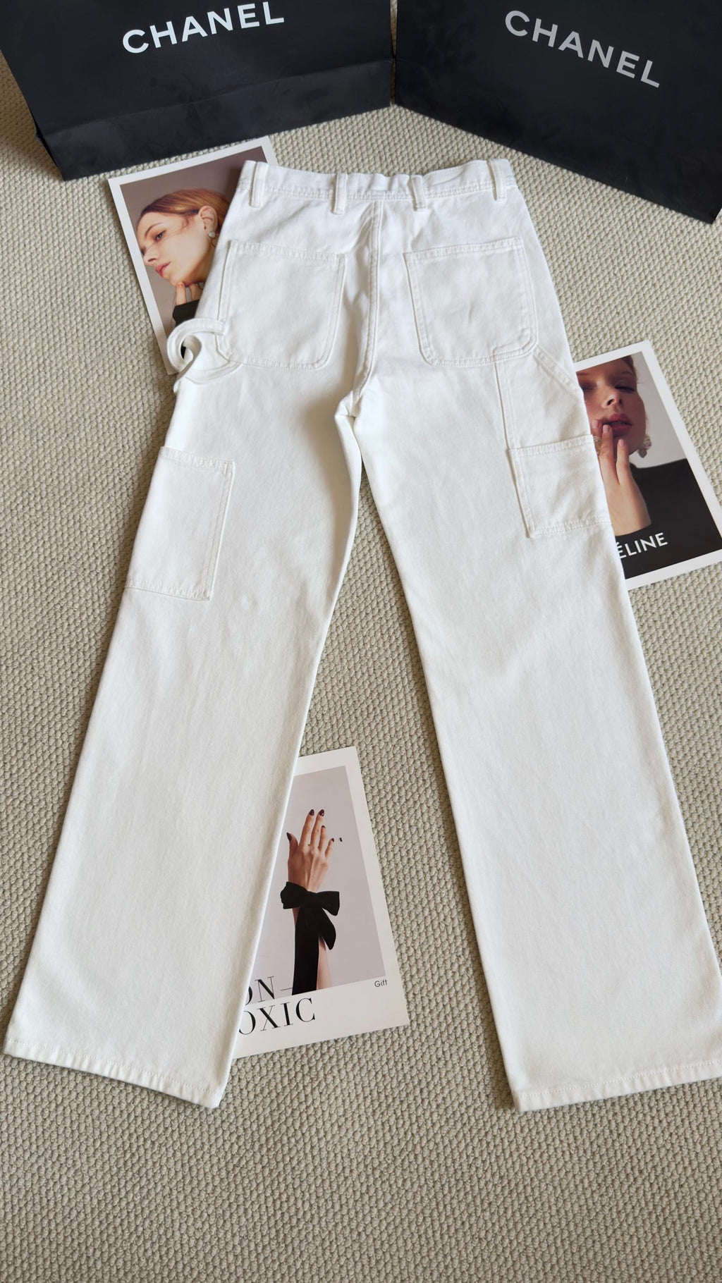 Versatile, minimalist casual jeans