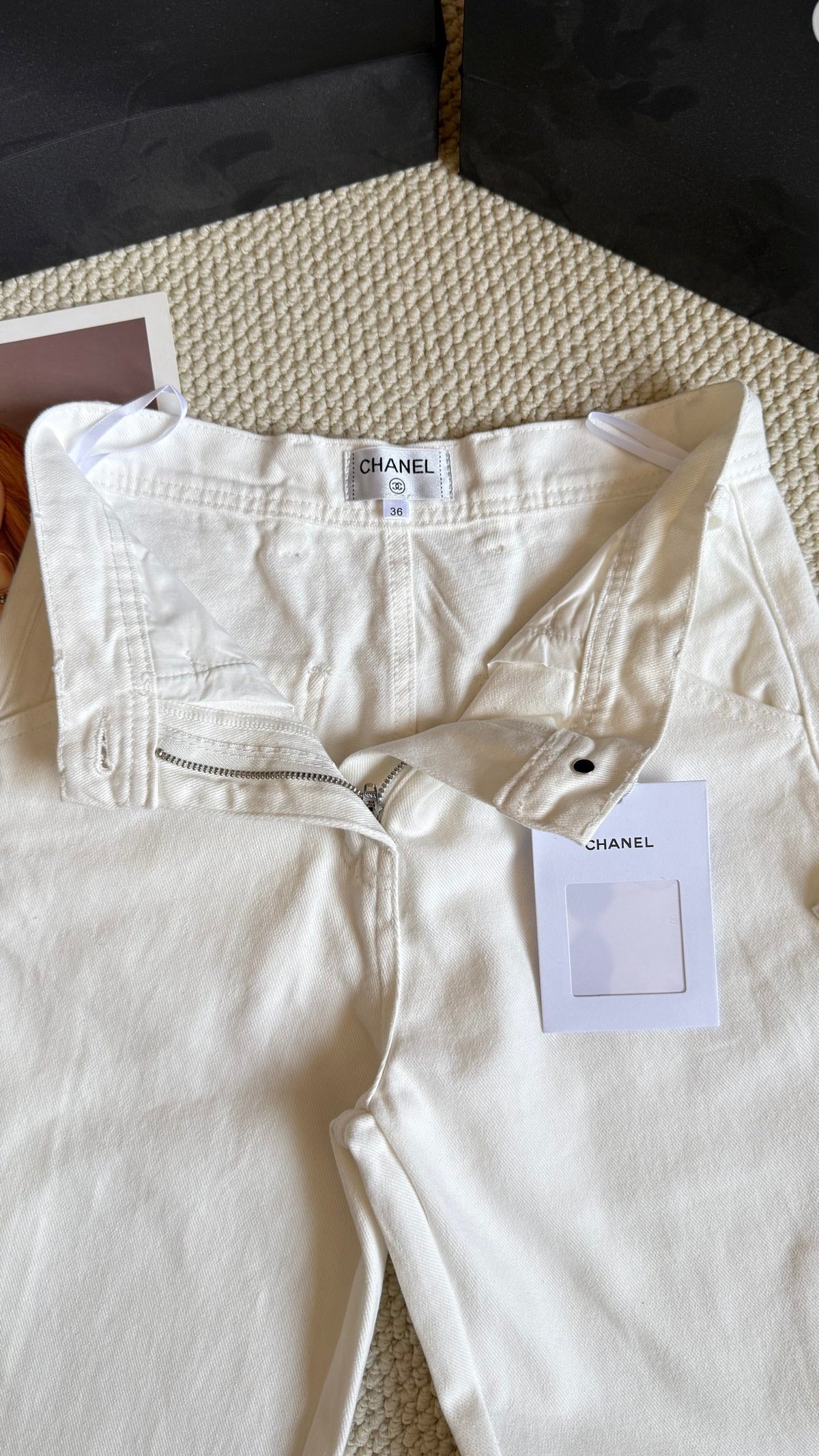 Versatile, minimalist casual jeans