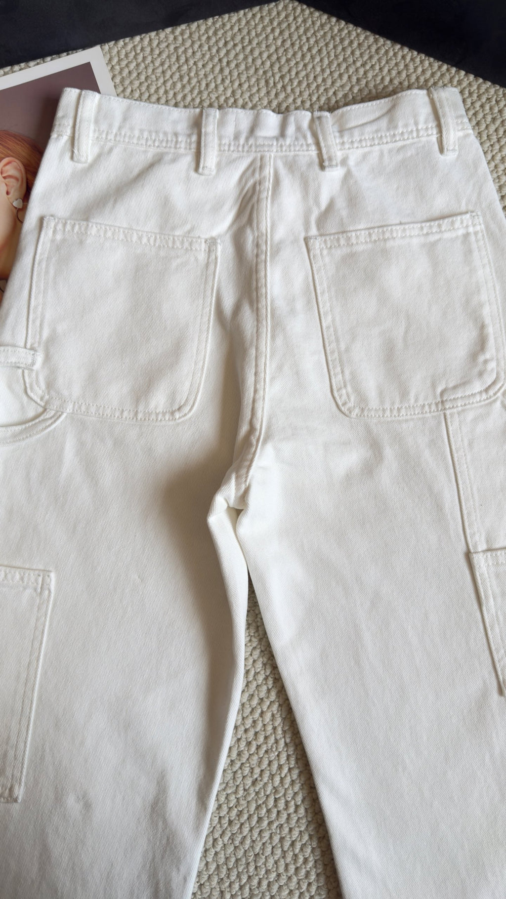 Versatile, minimalist casual jeans