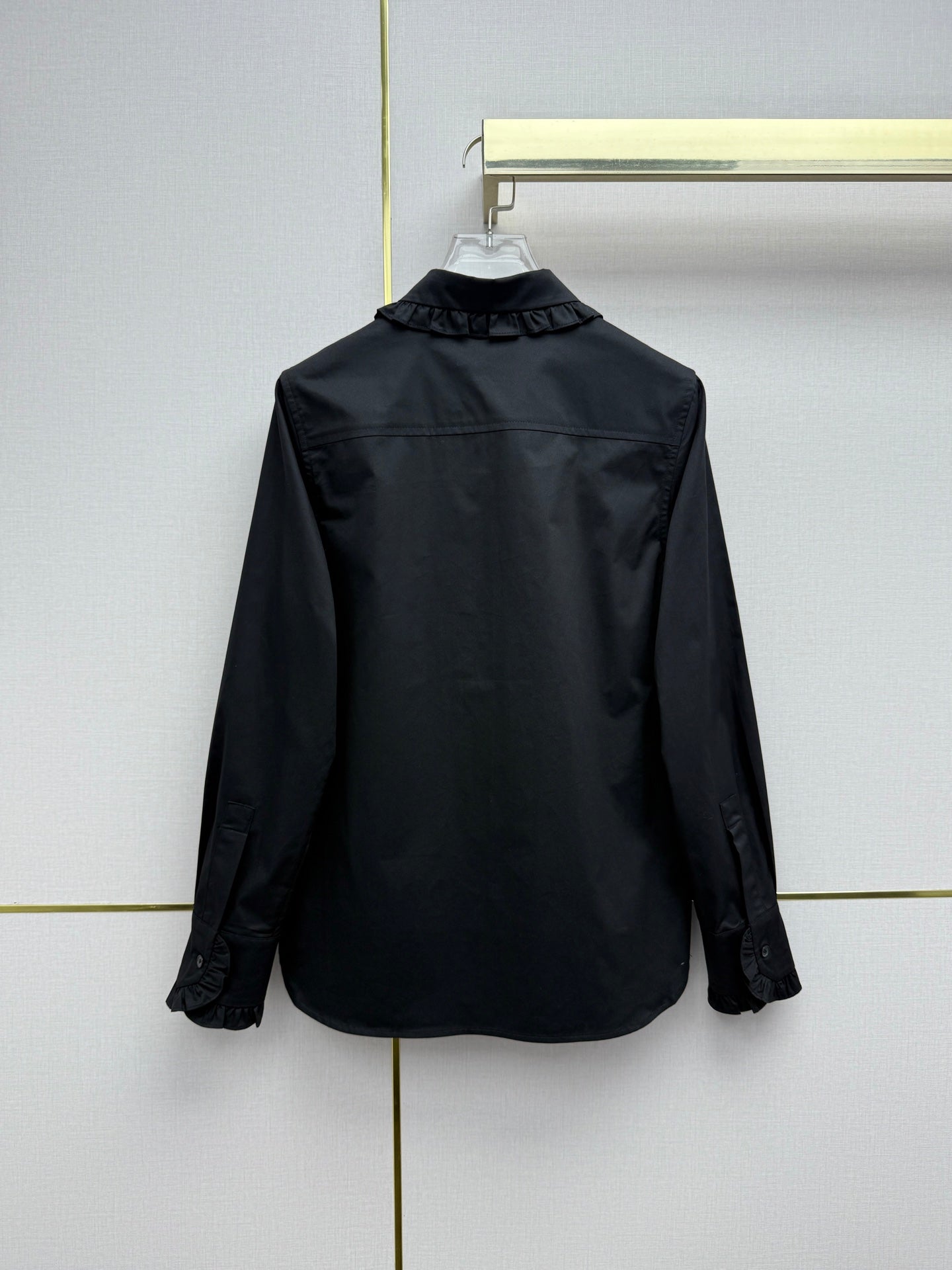 Ruffled trim long-sleeved shirt