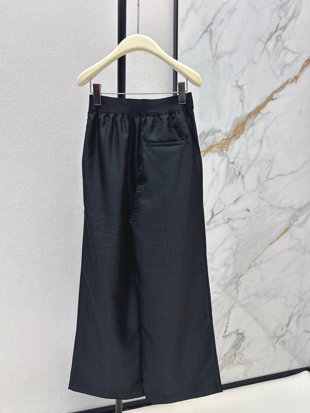 High-waisted elasticated pleated cotton trousers
