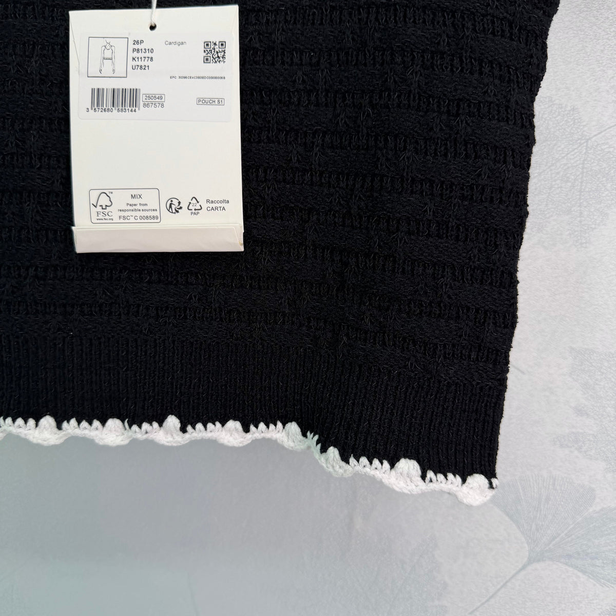 Wavy-edged Knit Vest