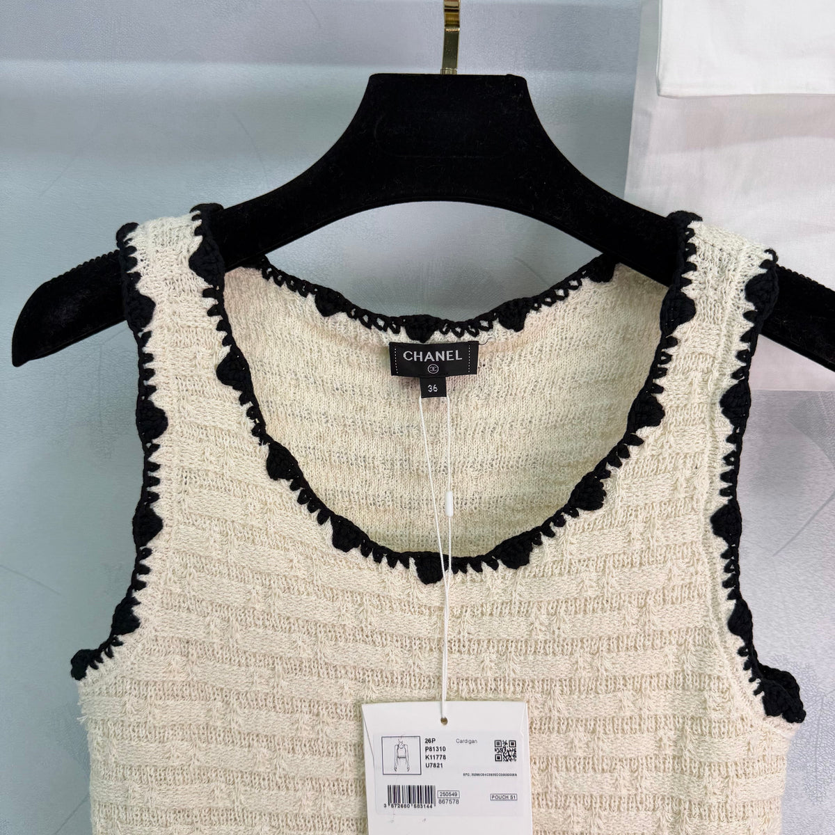 Wavy-edged Knit Vest
