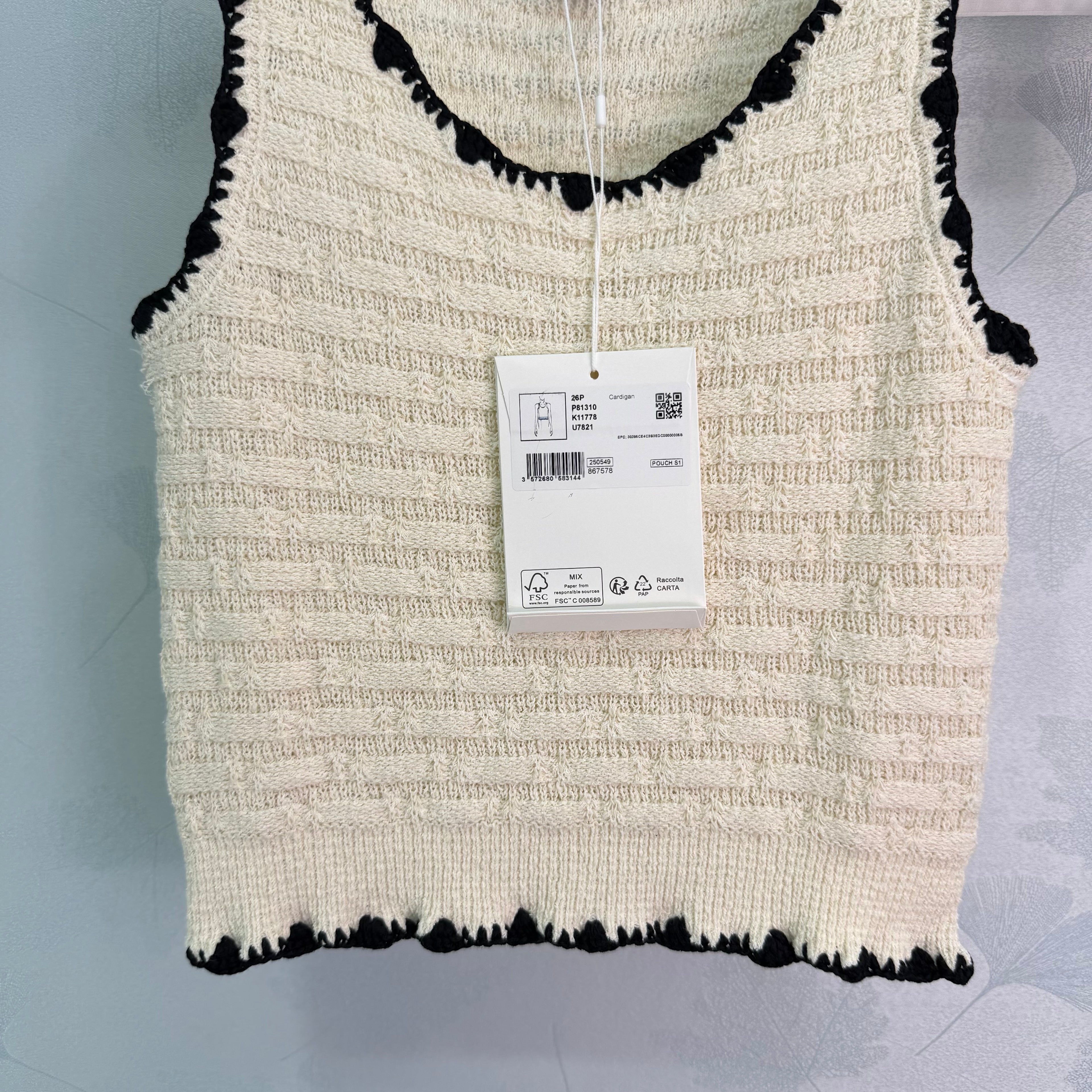 Wavy-edged Knit Vest