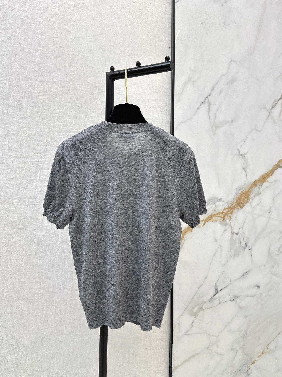 Warm-toned knit short-sleeved top