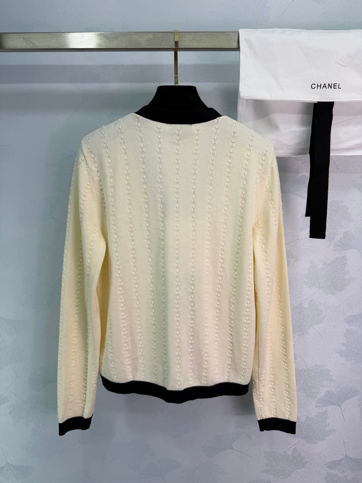 V-neck cardigan