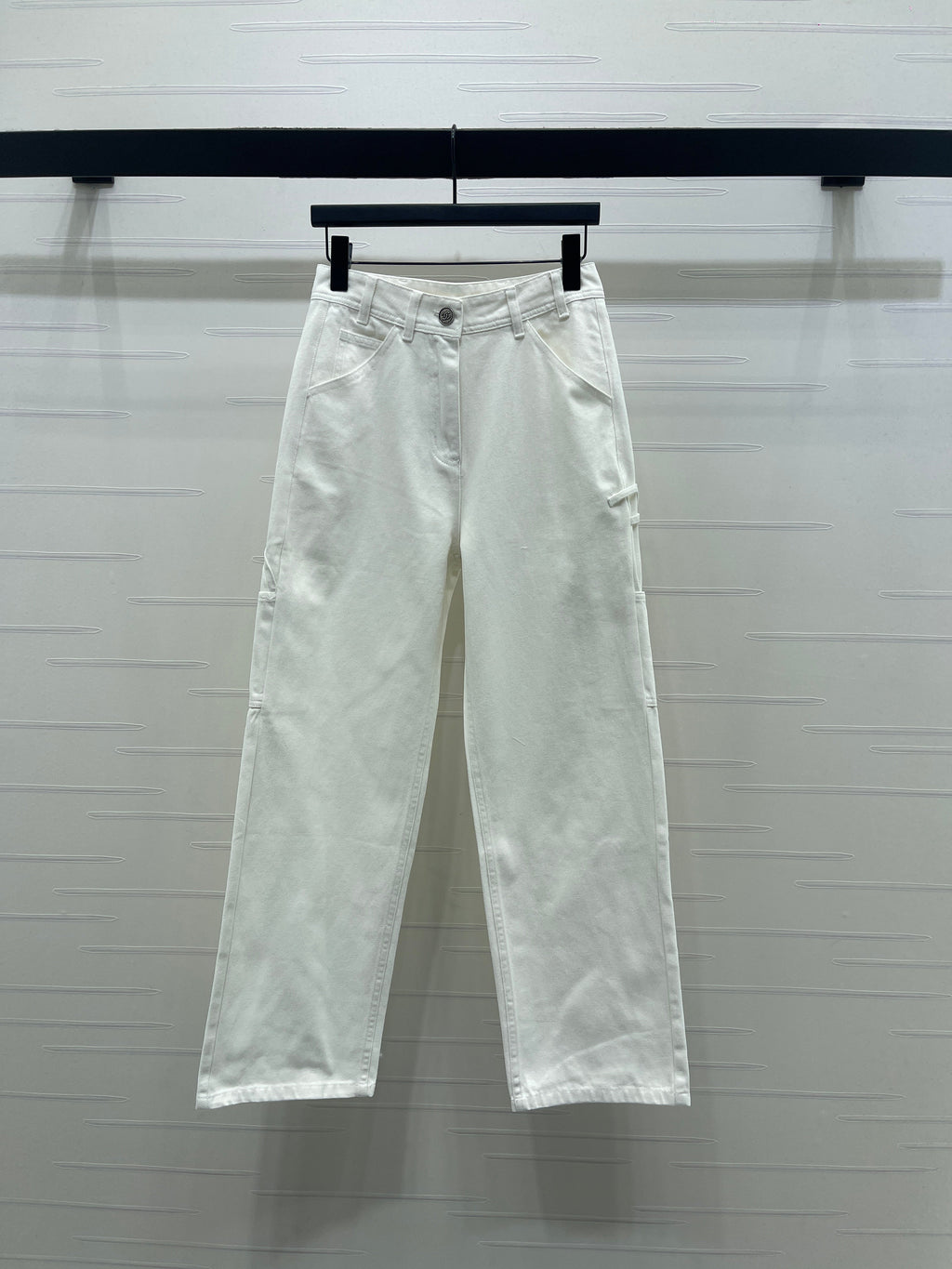 Vintage-style high-waisted jeans
