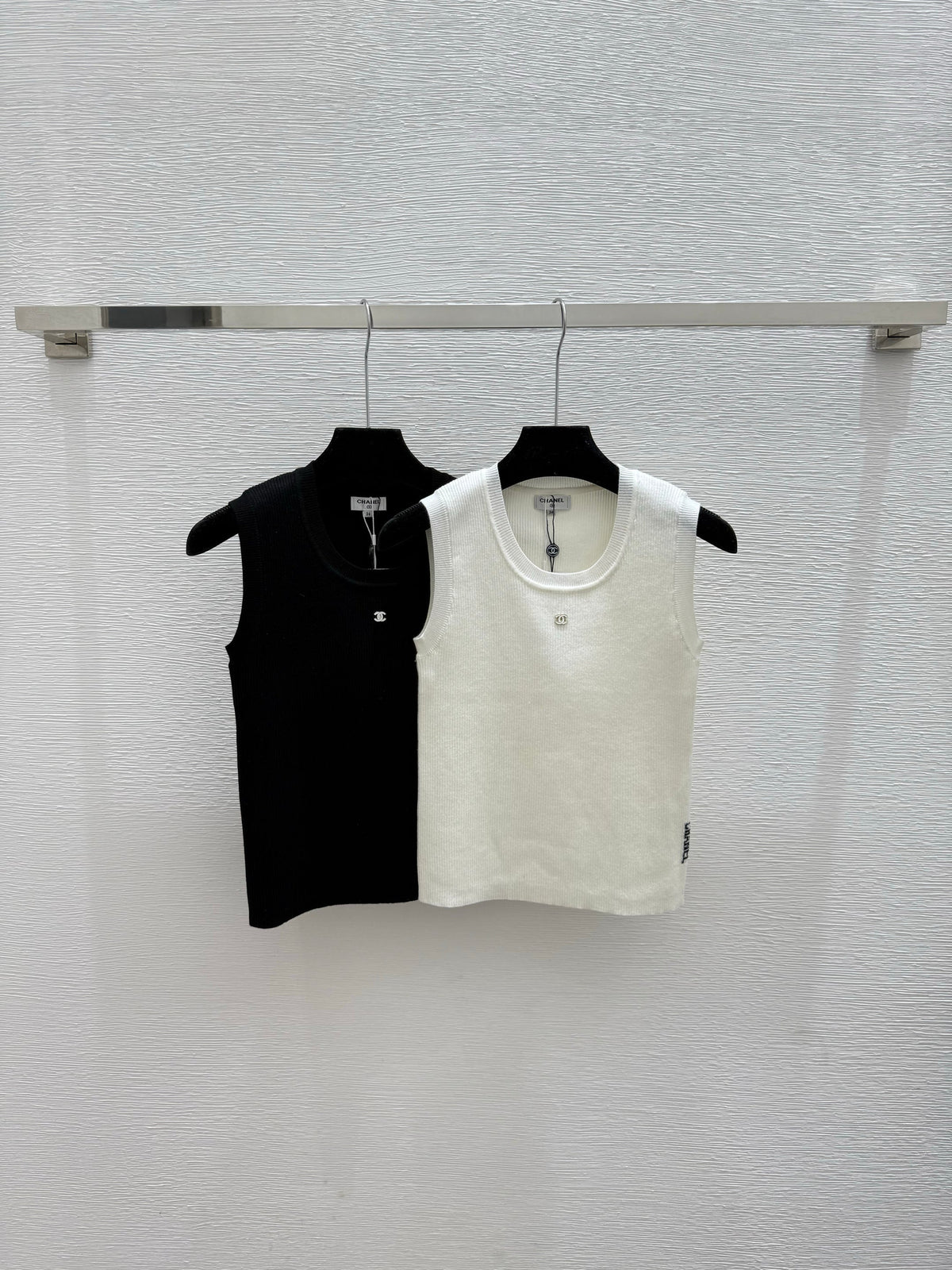 Stylish and elegant knitted vest