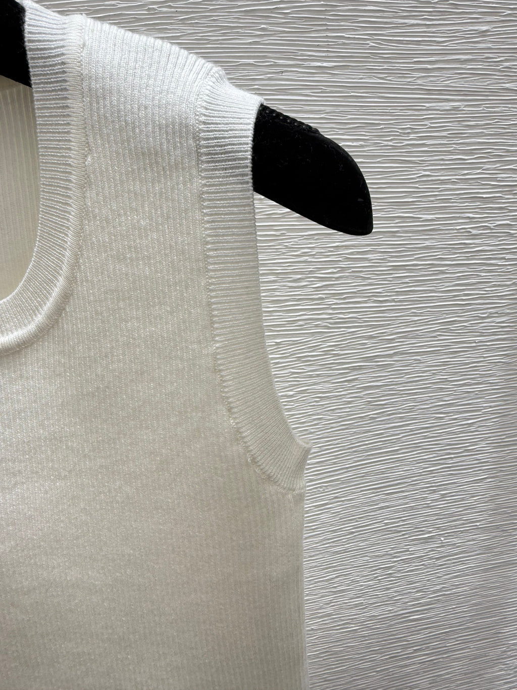 Stylish and elegant knitted vest