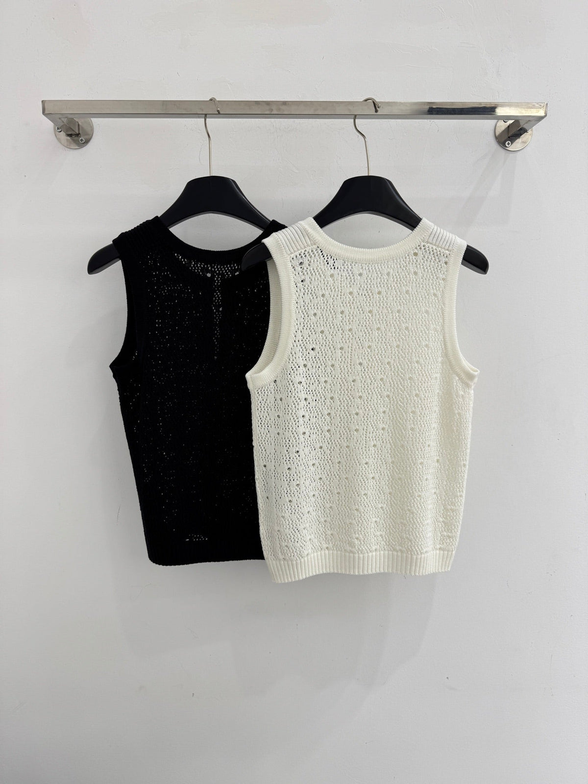 Hollow-out vest