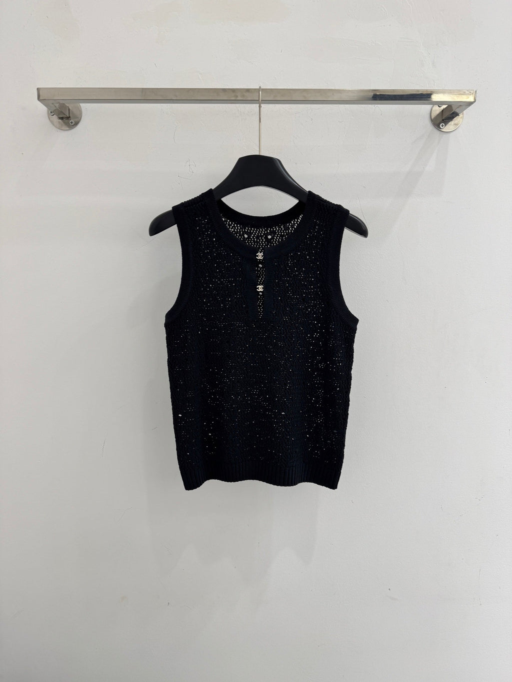 Hollow-out vest