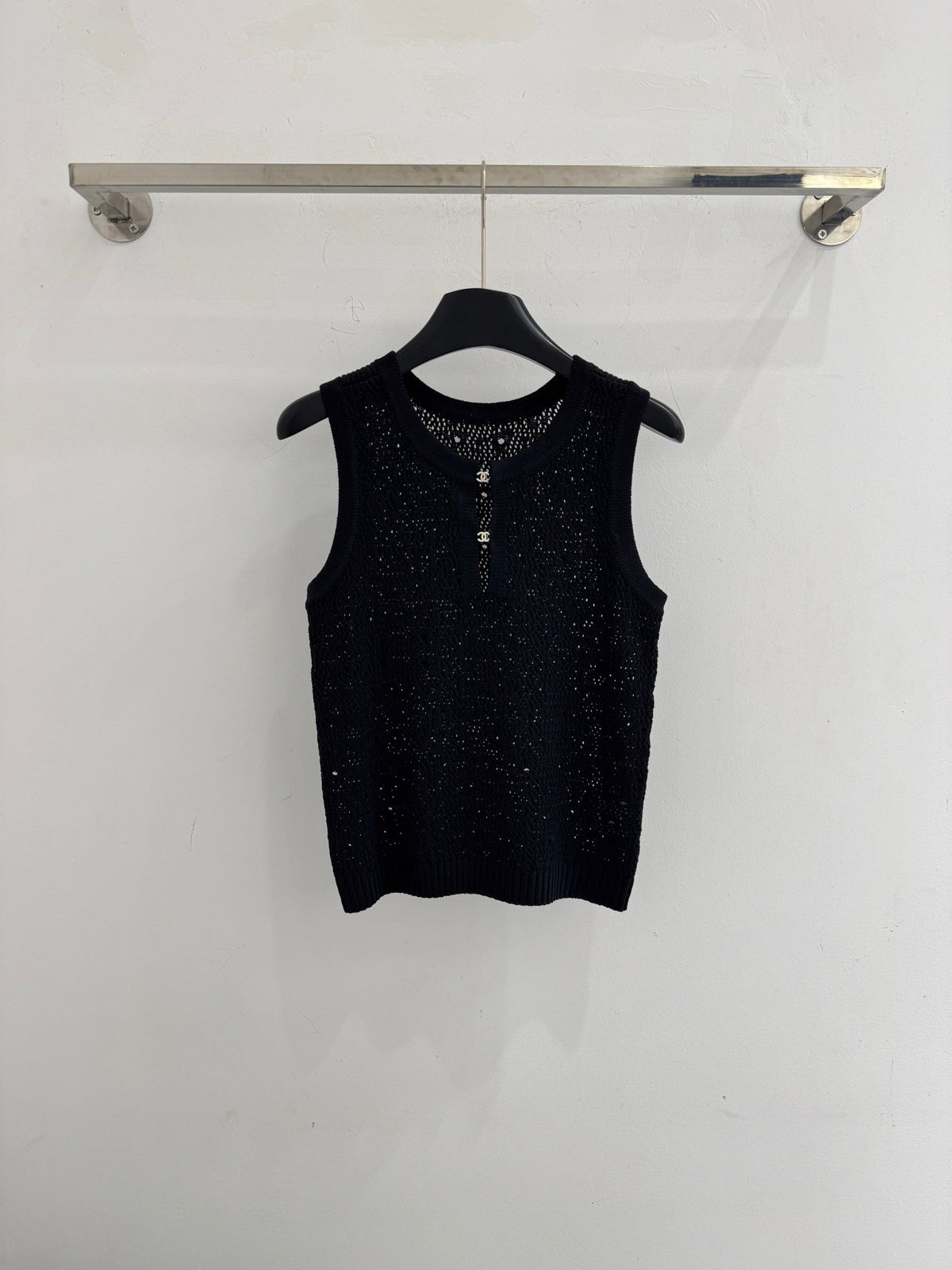 Hollow-out vest