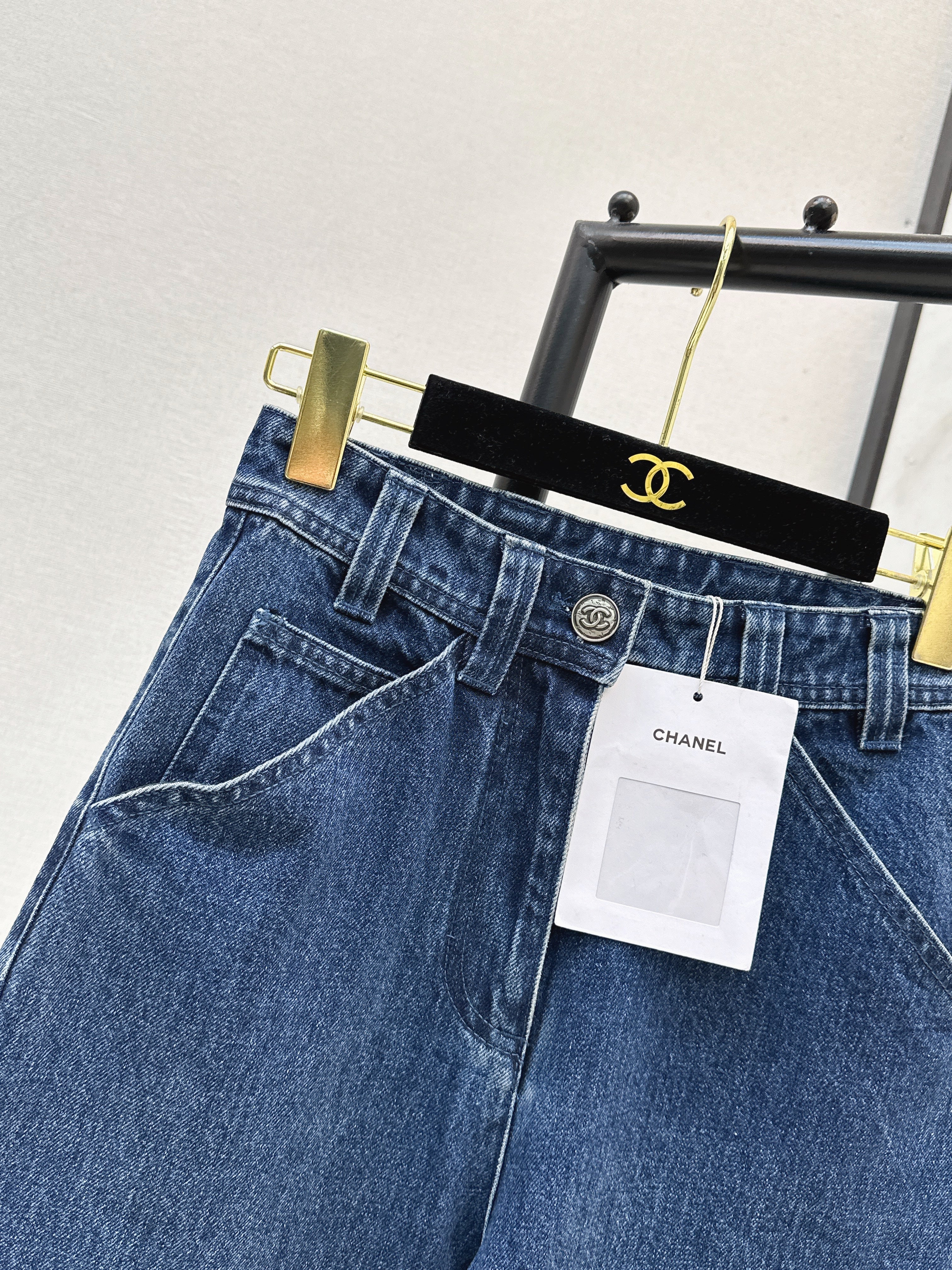 Side-pocket jeans