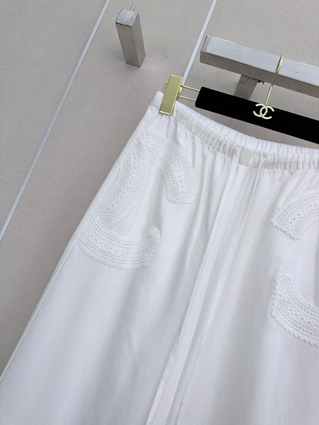 26SS New Arrival: Cutout Elastic-Waist Wide-Leg Denim Pants