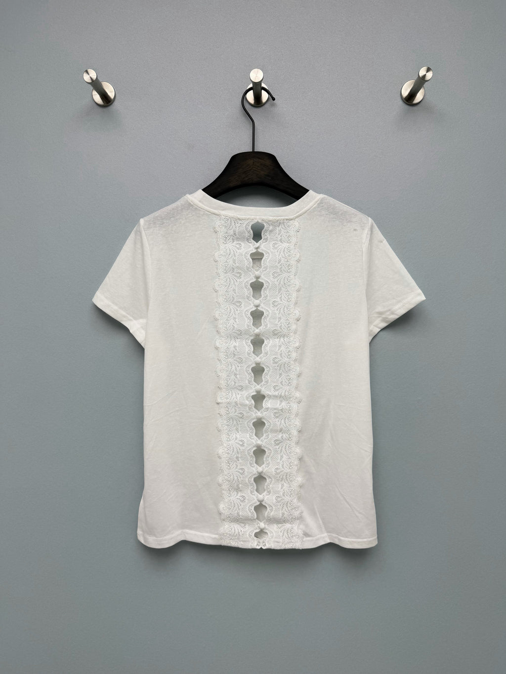 26 New Style: Short-Sleeve T-Shirt with Lace Cutout Back