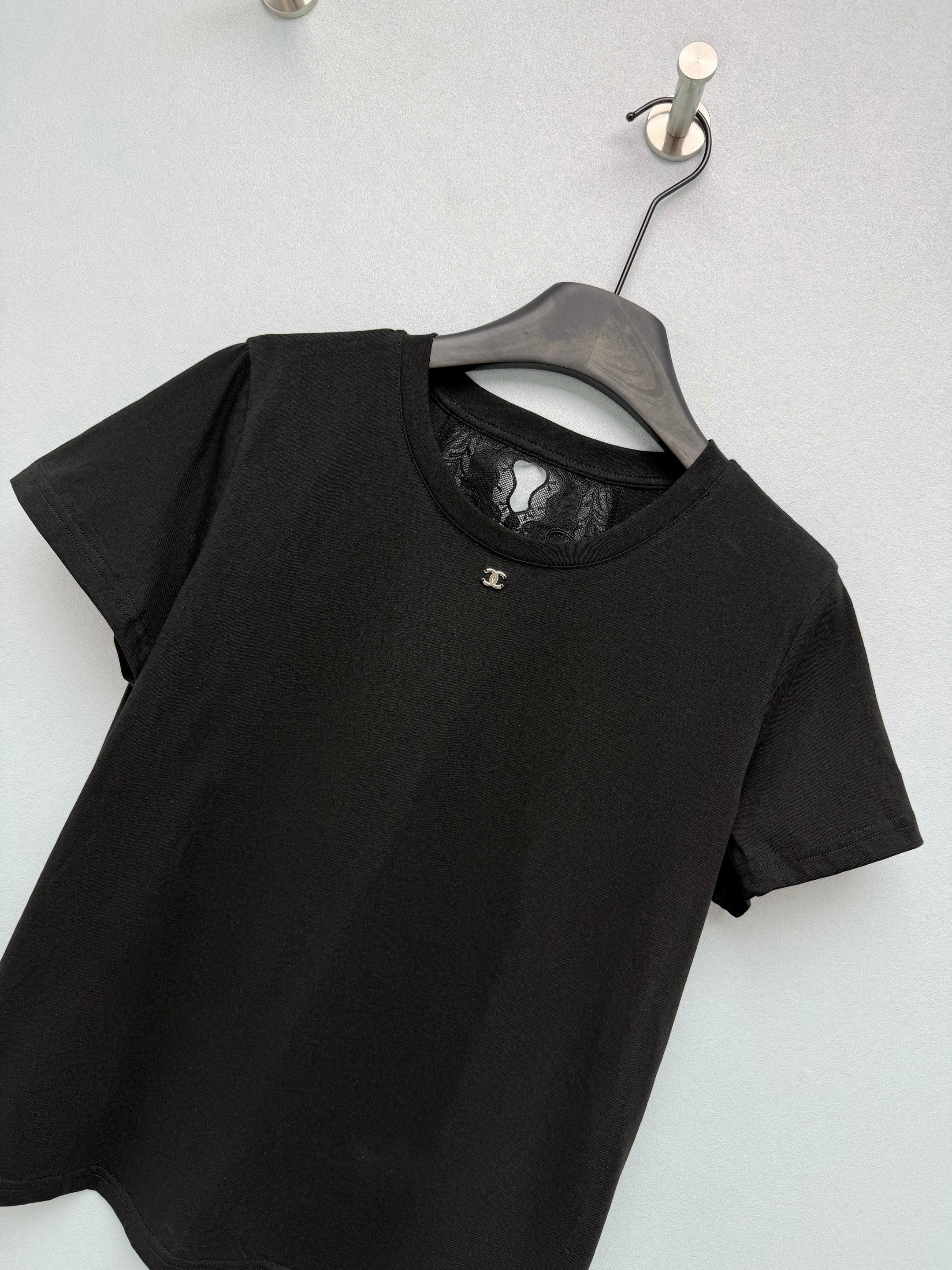 26 New Style: Short-Sleeve T-Shirt with Lace Cutout Back