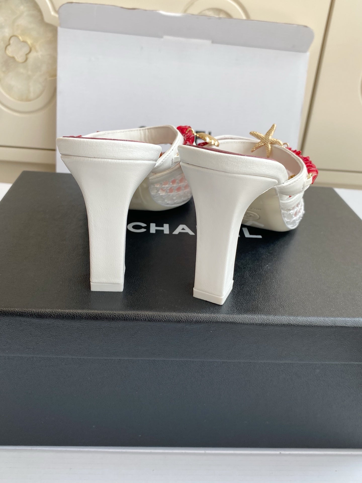 Pointed-toe peep-toe chunky-heeled sandals