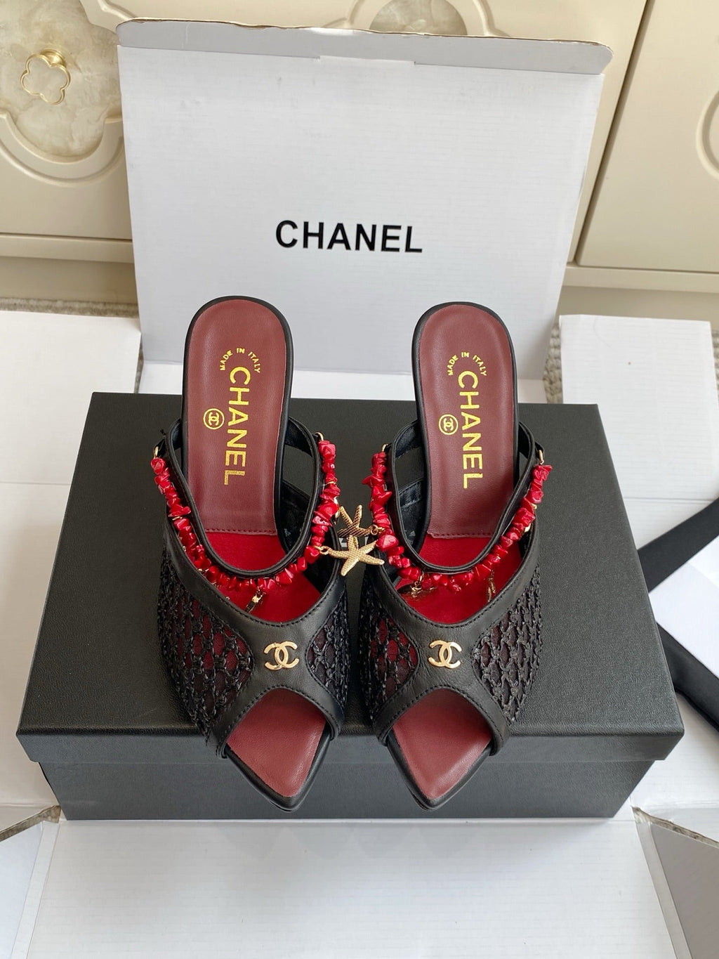 Pointed-toe peep-toe chunky-heeled sandals