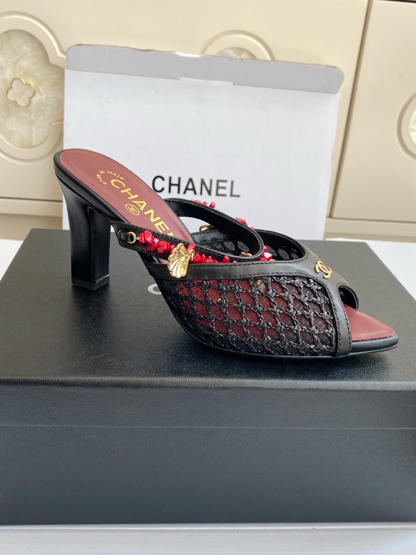 Pointed-toe peep-toe chunky-heeled sandals